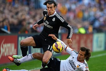 VALENCIA, SPAIN - JANUARY 04: Lucas Orban of Valencia competes for the ball with Gareth Bale (L) of Real Madrid during the La Liga match between Valencia CF and Real Madrid CF at Estadi de Mestalla on January 4, 2015 in Valencia, Spain. (Photo by Manuel VALENCIA, SPAIN - JANUARY 04: Lucas Orban of Valencia competes for the ball with Gareth Bale (L) of Real Madrid during the La Liga match between Valencia CF and Real Madrid CF at Estadi de Mestalla on January 4, 2015 in Valencia, Spain. (Photo by Manuel