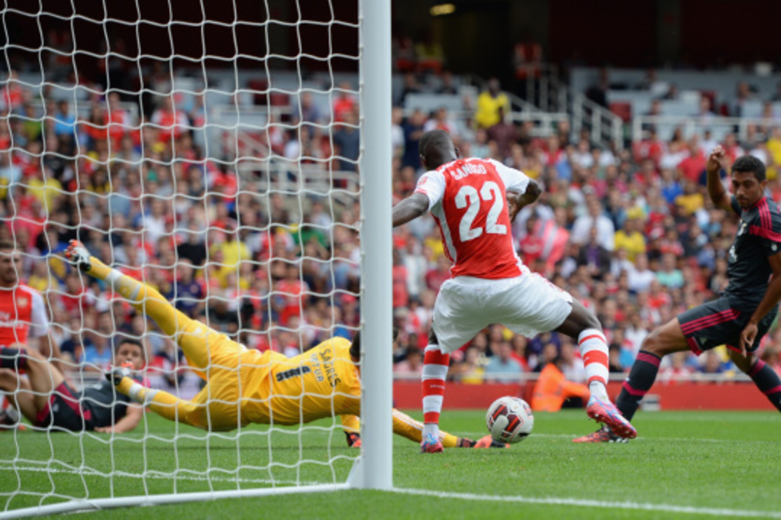 LONDON, ENGLAND - AUGUST 02:  Yaya Sanogo of Arsenal scores his first goal during the Emirates Cup match between Arsenal and Benfica at the Emirates Stadium on August 2, 2014 in London, England.  (Photo by Michael Regan/Getty Images)