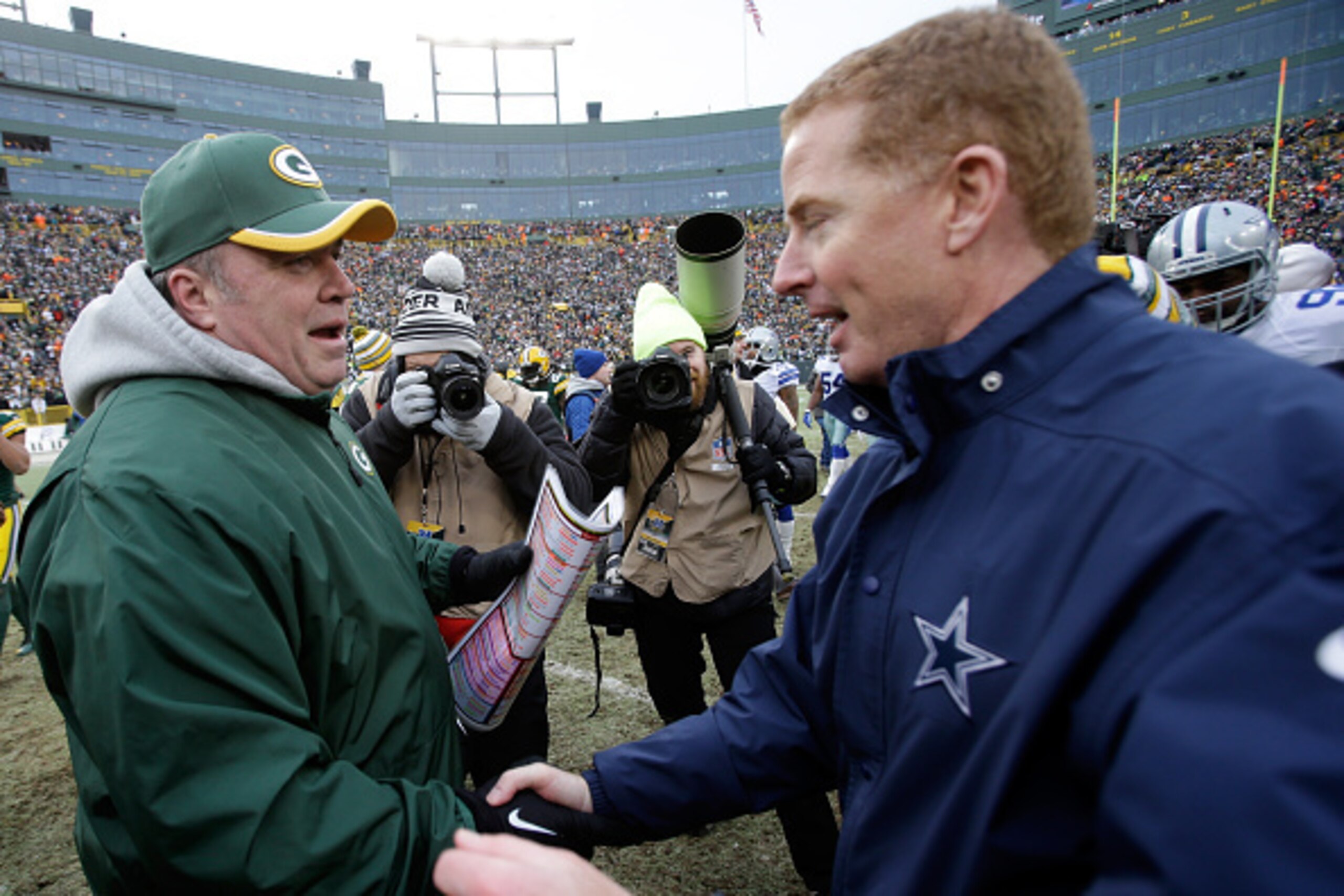 GREEN BAY, WI - JANUARY 11:  Head coach Jason Garrett of the Dallas Cowboys congratulates head coach Mike McCarthy of the Green Bay Packers after the 2015 NFC Divisional Playoff game at Lambeau Field on January 11, 2015 in Green Bay, Wisconsin.  The Packe