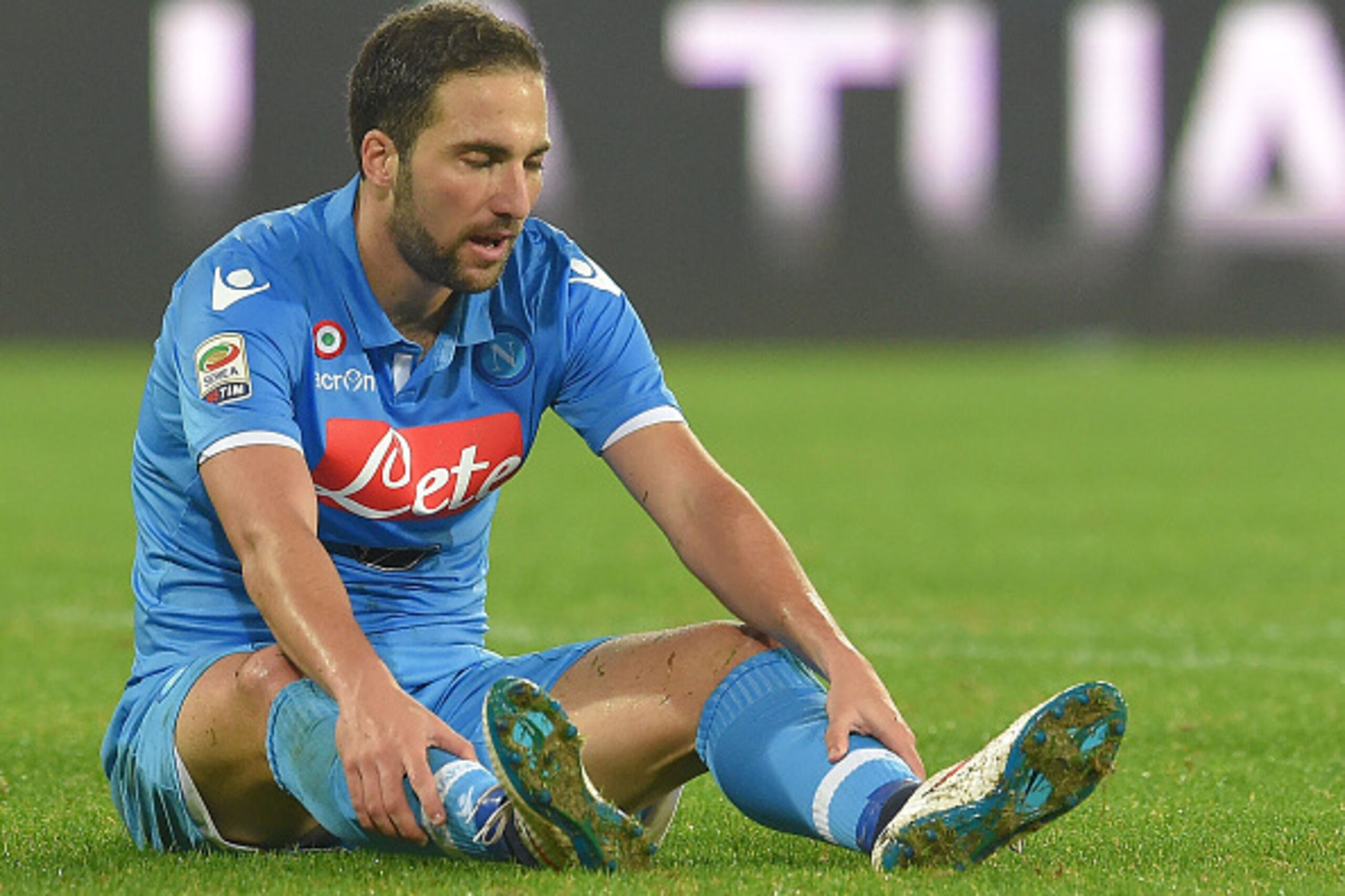 NAPLES, ITALY - JANUARY 11: Gonzalo Higuain of Napoli during the Serie A match between SSC Napoli and Juventus FC at Stadio San Paolo on January 11, 2015 in Naples, Italy. (Photo by Giuseppe Bellini/Getty Images) NAPLES, ITALY - JANUARY 11: Gonzalo Higuain of Napoli during the Serie A match between SSC Napoli and Juventus FC at Stadio San Paolo on January 11, 2015 in Naples, Italy. (Photo by Giuseppe Bellini/Getty Images)