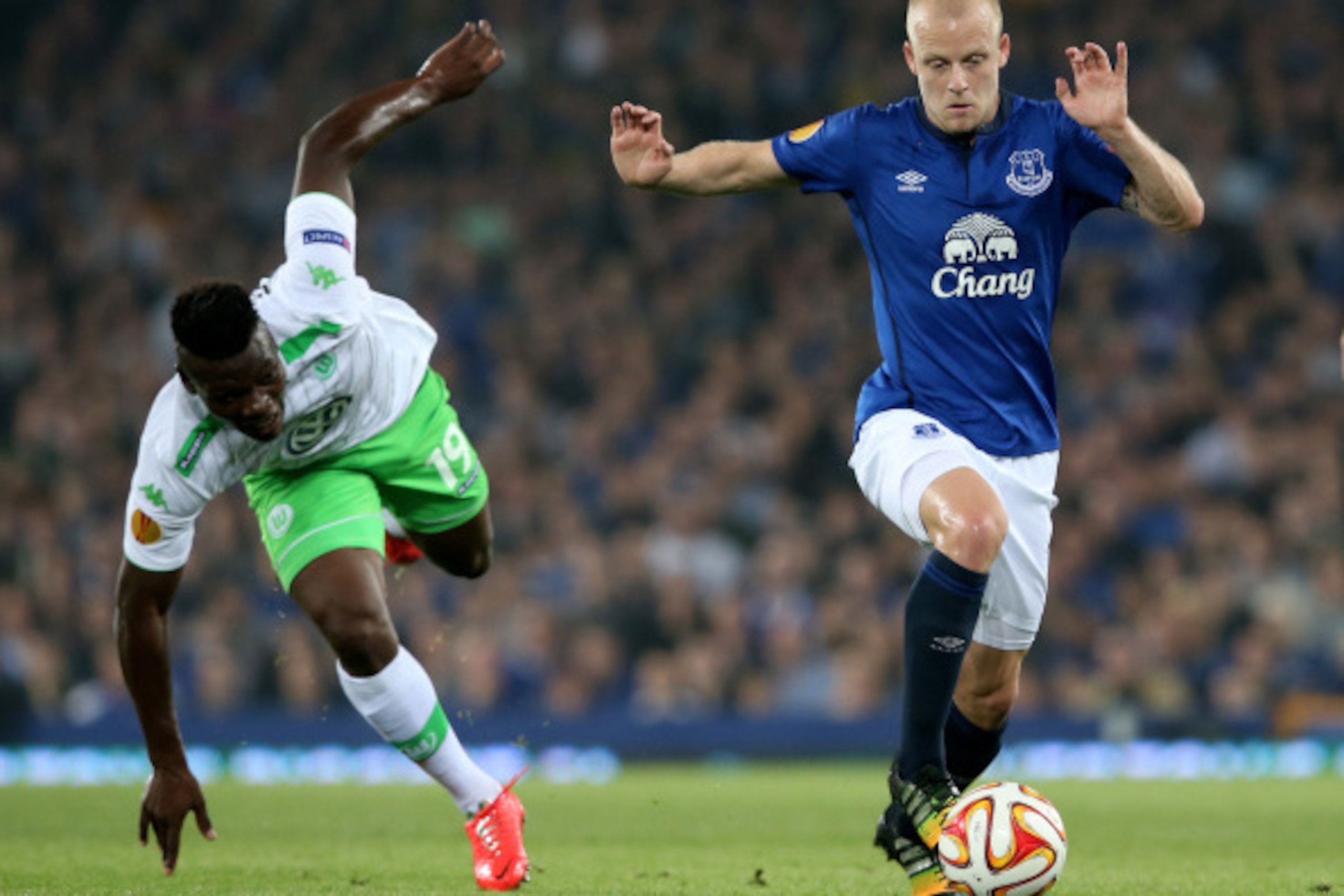 LIVERPOOL, ENGLAND - SEPTEMBER 18:  Steven Naismith of Everton shrugs off the challenge from Junior Malanda of VfL Wolfsburg during the UEFA Europa League Group H match between Everton and VFL Wolfsburg on September 18, 2014 in Liverpool, United Kingdom. 