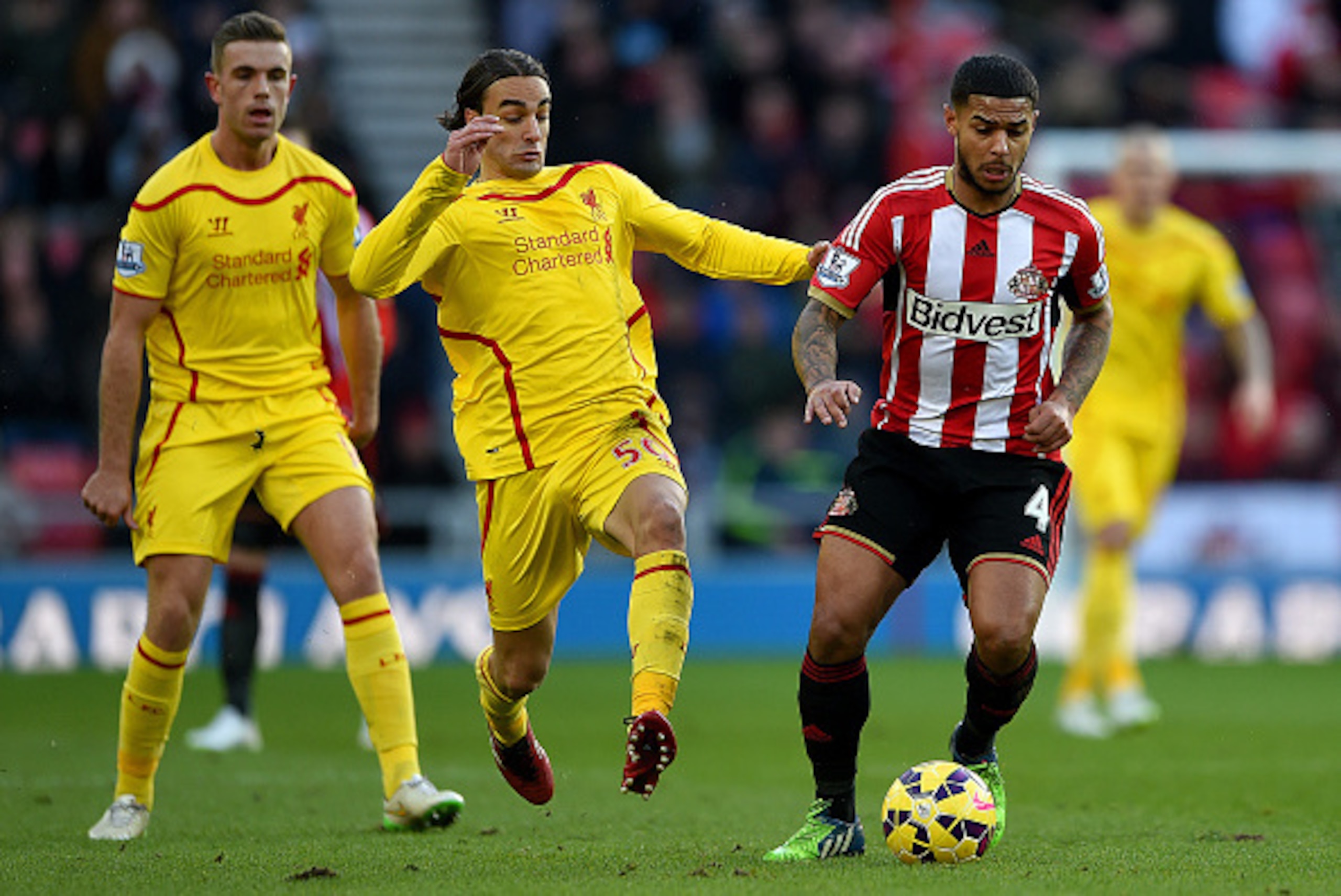 SUNDERLAND, ENGLAND - JANUARY 10:  Liam Bridcutt of Sunderland is challenged by Lazar Markovic of Liverpool during the Barclays Premier League match between Sunderland and Liverpool at Stadium of Light on January 10, 2015 in Sunderland, England.  (Photo b