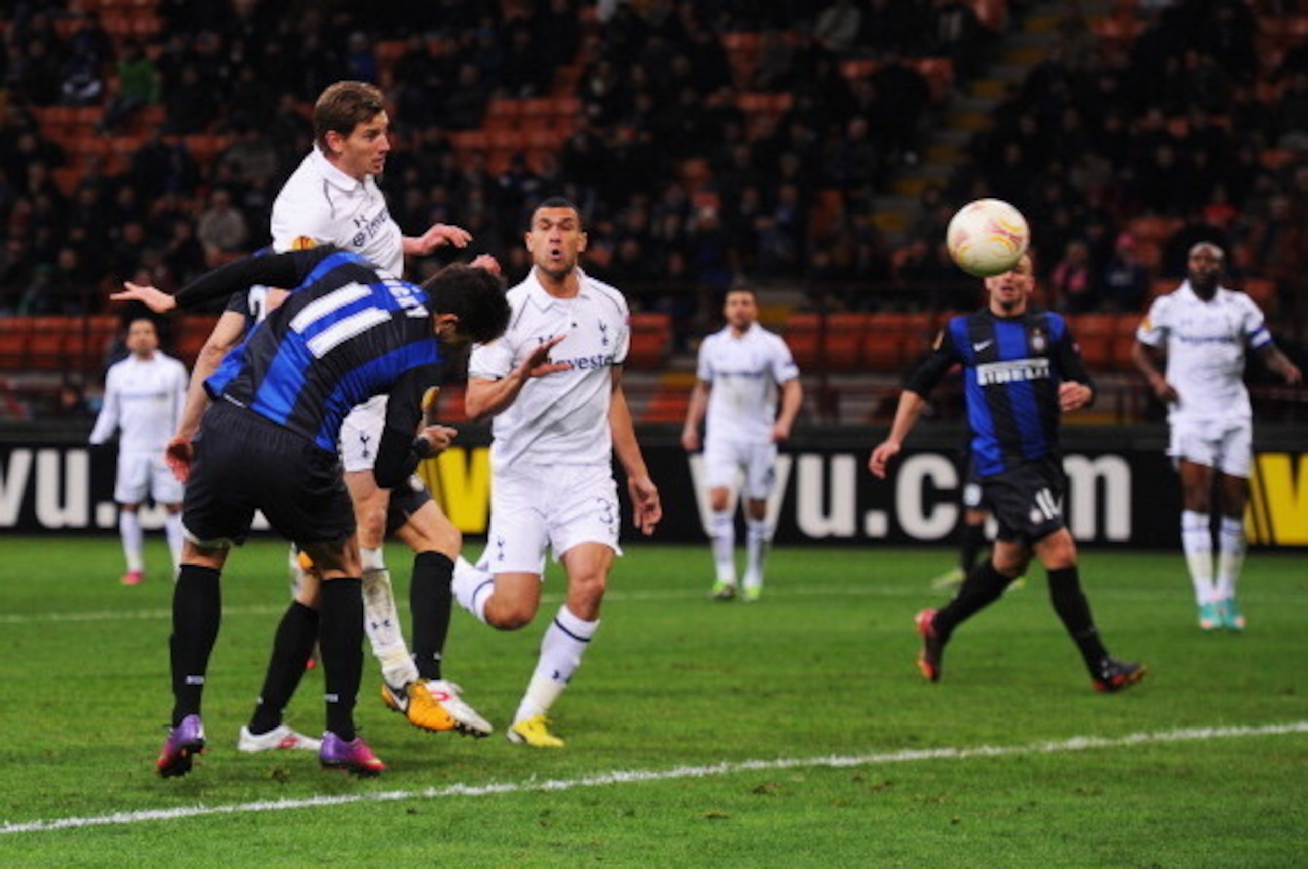 MILAN, ITALY - MARCH 14: Ricardo Alvarez of Inter Milan (11) scores their fourth goal during UEFA Europa League Round of 16 second leg match between Inter Milan and Tottenham Hotspur at San Siro Stadium on March 14, 2013 in Milan, Italy. (Photo by Micha MILAN, ITALY - MARCH 14: Ricardo Alvarez of Inter Milan (11) scores their fourth goal during UEFA Europa League Round of 16 second leg match between Inter Milan and Tottenham Hotspur at San Siro Stadium on March 14, 2013 in Milan, Italy. (Photo by Micha