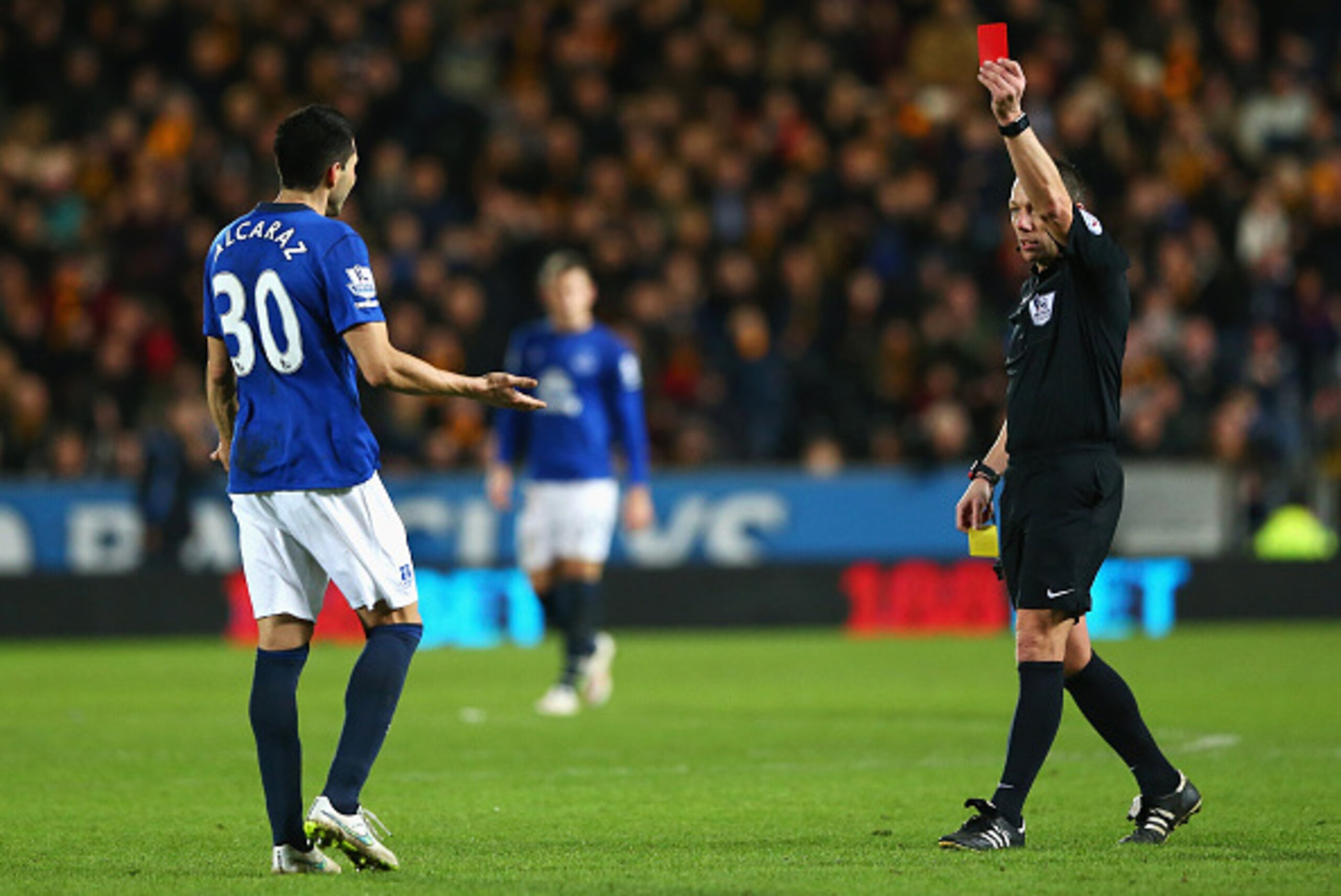 HULL, ENGLAND - JANUARY 01: Antolin Alcaraz of Everton is shown the red card by referee Kevin Friend during the Barclays Premier League match between Hull City and Everton at KC Stadium on January 1, 2015 in Hull, England. (Photo by Matthew Lewis/Getty I HULL, ENGLAND - JANUARY 01: Antolin Alcaraz of Everton is shown the red card by referee Kevin Friend during the Barclays Premier League match between Hull City and Everton at KC Stadium on January 1, 2015 in Hull, England. (Photo by Matthew Lewis/Getty I