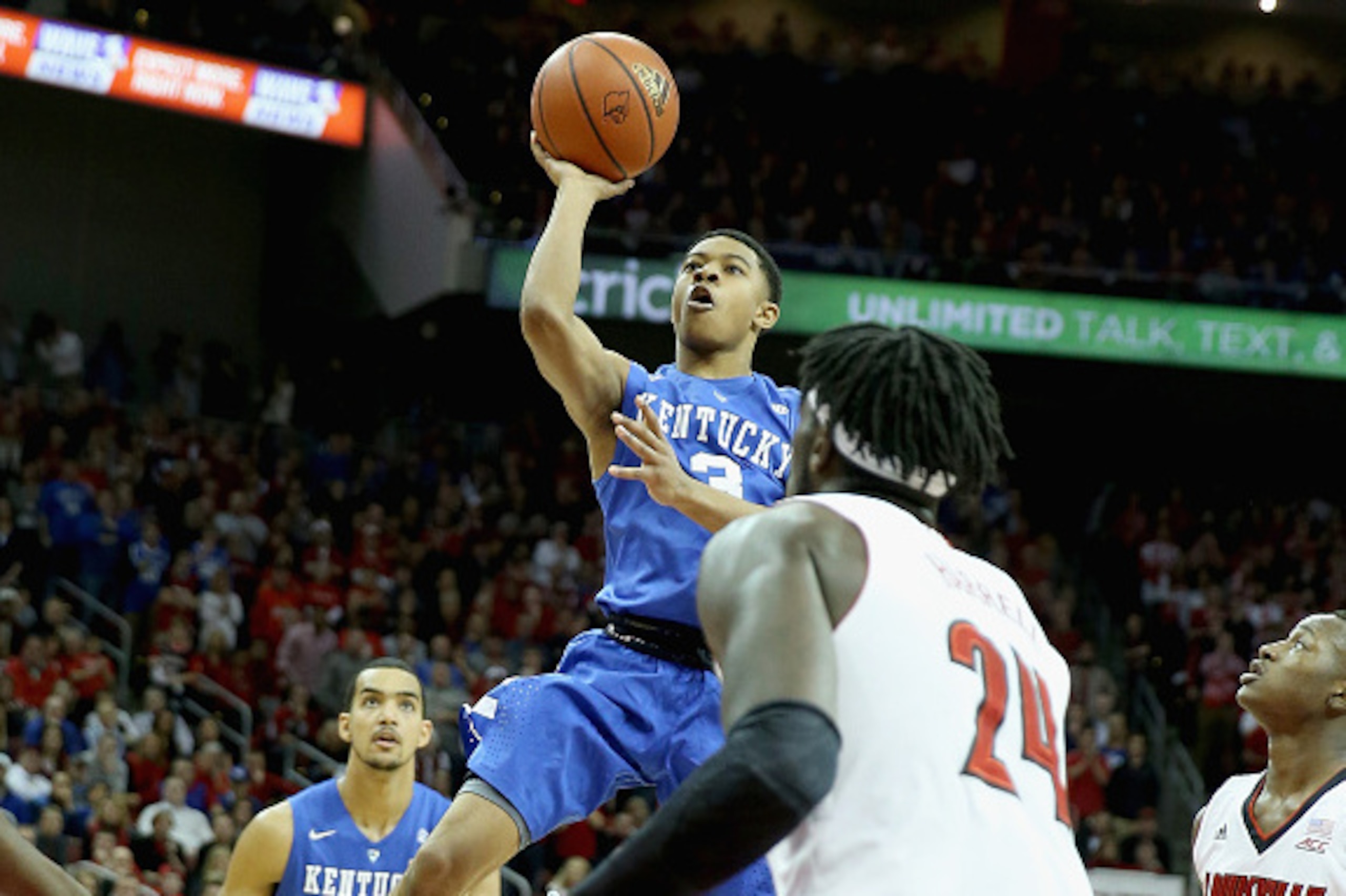 LOUISVILLE, KY - DECEMBER 27:  Tyler Ulis #3 of the Kentucky Wildcats shoots the ball during the game against the Louisville Cardinals at KFC YUM! Center on December 27, 2014 in Louisville, Kentucky.  (Photo by Andy Lyons/Getty Images)