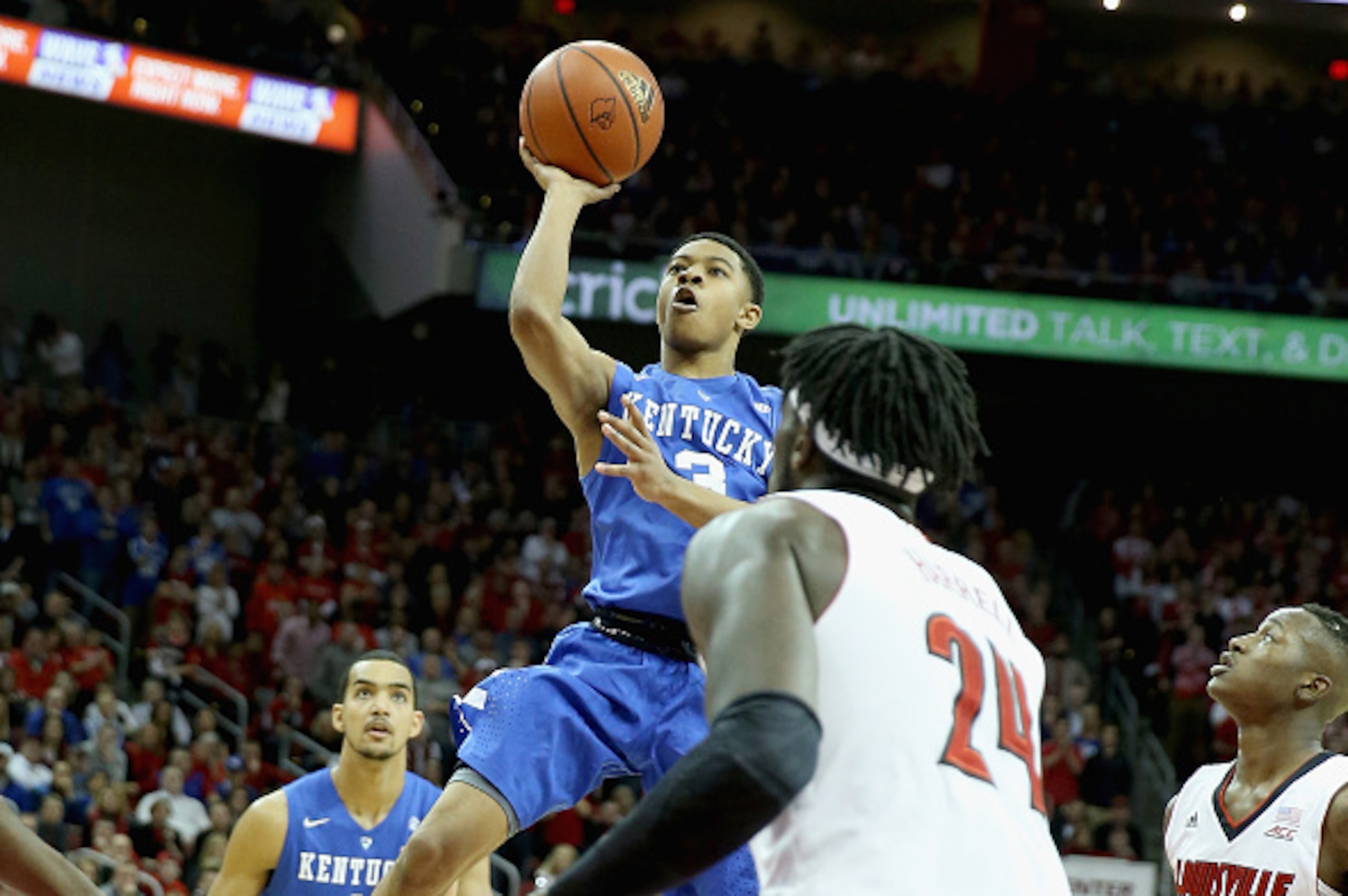 LOUISVILLE, KY - DECEMBER 27:  Tyler Ulis #3 of the Kentucky Wildcats shoots the ball during the game against the Louisville Cardinals at KFC YUM! Center on December 27, 2014 in Louisville, Kentucky.  (Photo by Andy Lyons/Getty Images)