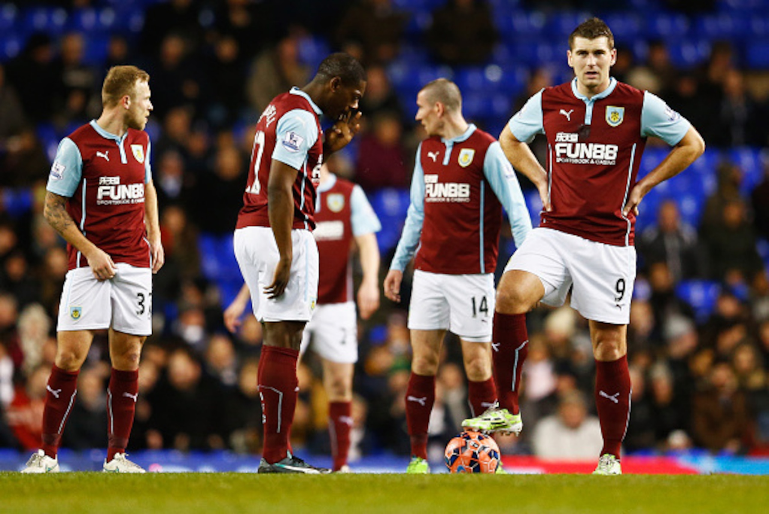 LONDON, ENGLAND - JANUARY 14:  Marvin Sordell (17) and Sam Vokes of Burnley (9) prepare to re-start as Paulinho of Spurs (not pictured) scores their first goal during the FA Cup Third Round Replay match between Tottenham Hotspur and Burnley at White Hart 