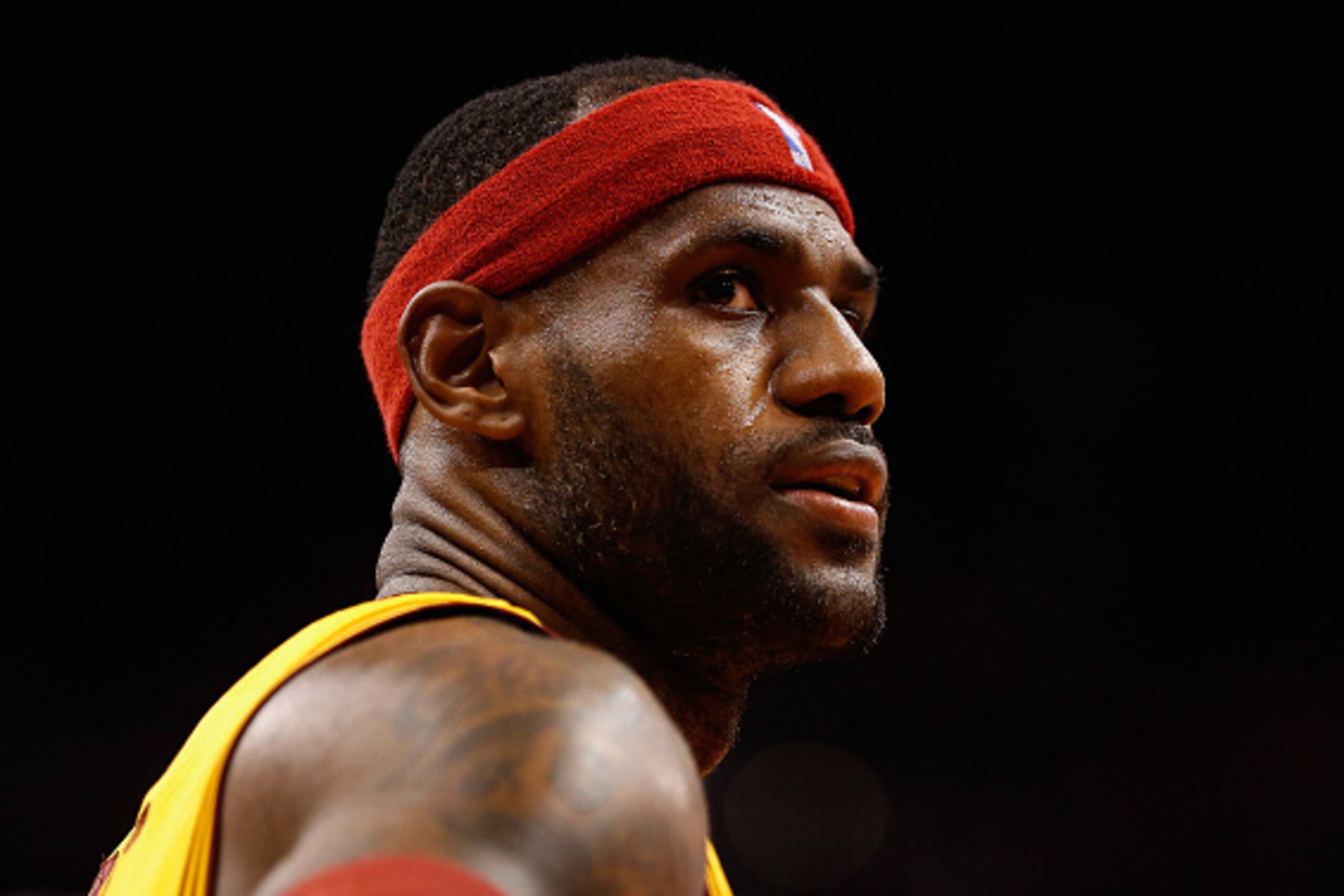 PHOENIX, AZ - JANUARY 13:  LeBron James #23 of the Cleveland Cavaliers awaits a free throw shot during the second half of the NBA game against the Phoenix Suns at US Airways Center on January 13, 2015 in Phoenix, Arizona. The Suns defeated the Cavaliers 1