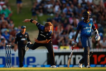 HAMILTON, NEW ZEALAND - JANUARY 15: Corey Anderson of New Zealand bowls  during the One Day International match between New Zealand and Sri Lanka at Seddon Park on January 15, 2015 in Hamilton, New Zealand.  (Photo by Phil Walter/Getty Images)