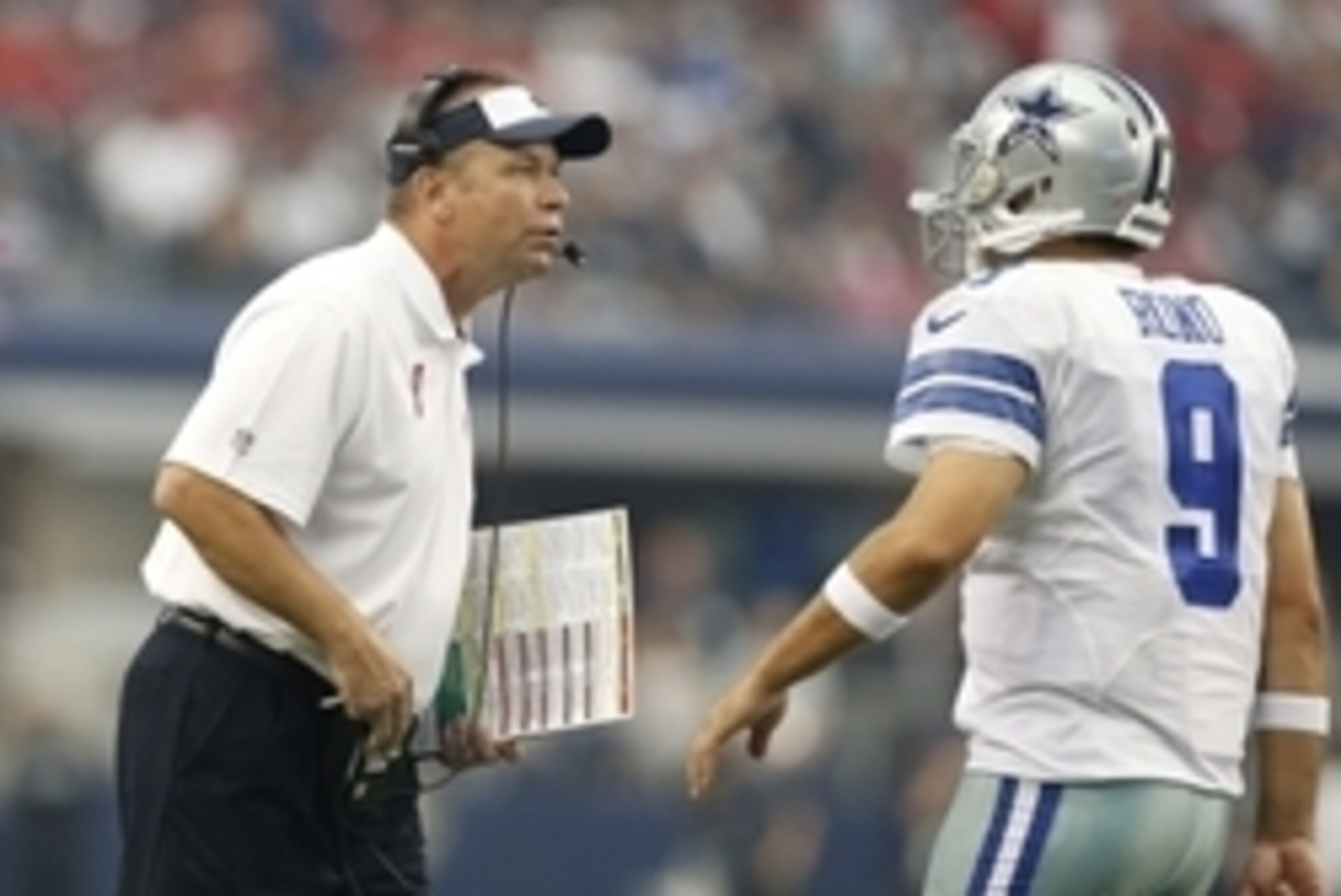 Oct 5, 2014; Arlington, TX, USA; Dallas Cowboys passing game coordinator Scott Linehan talks with quarterback Tony Romo (9) during a time out against the Houston Texans at AT&T Stadium. Mandatory Credit: Matthew Emmons-USA TODAY Sports Oct 5, 2014; Arlington, TX, USA; Dallas Cowboys passing game coordinator Scott Linehan talks with quarterback Tony Romo (9) during a time out against the Houston Texans at AT&T Stadium. Mandatory Credit: Matthew Emmons-USA TODAY Sports