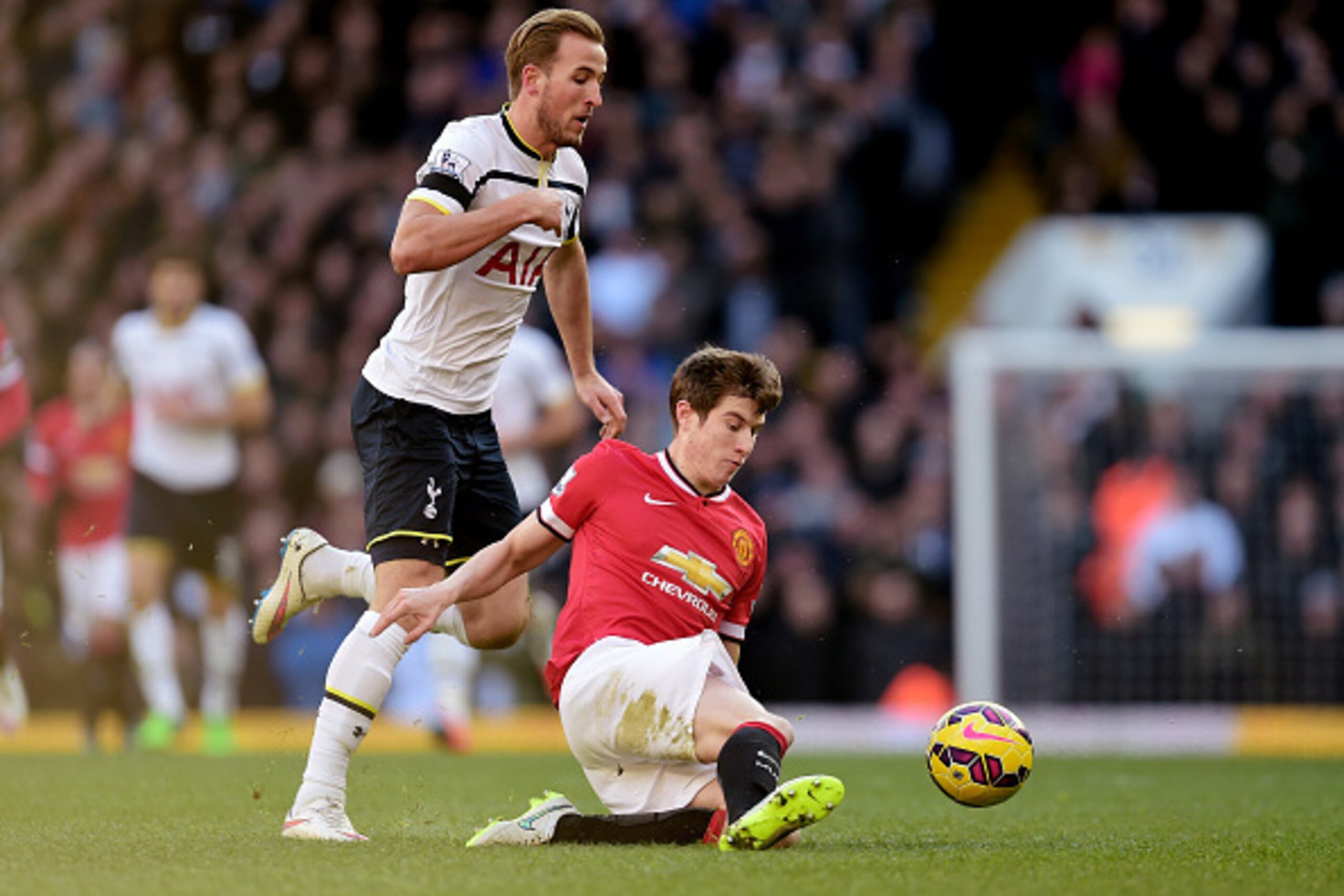 LONDON, ENGLAND - DECEMBER 28: Paddy McNair of Manchester United cuts out the ball as Harry Kane of Spurs closes in during the Barclays Premier League match between Tottenham Hotspur and Manchester United at White Hart Lane on December 28, 2014 in London LONDON, ENGLAND - DECEMBER 28: Paddy McNair of Manchester United cuts out the ball as Harry Kane of Spurs closes in during the Barclays Premier League match between Tottenham Hotspur and Manchester United at White Hart Lane on December 28, 2014 in London