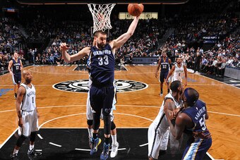 BROOKLYN, NY - JANUARY 14: Marc Gasol #33 of the Memphis Grizzlies grabs the rebound against the Brooklyn Nets at the Barclays Center on January 14, 2015 in Brooklyn, NY NOTE TO USER: User expressly acknowledges and agrees that, by downloading and/or usin