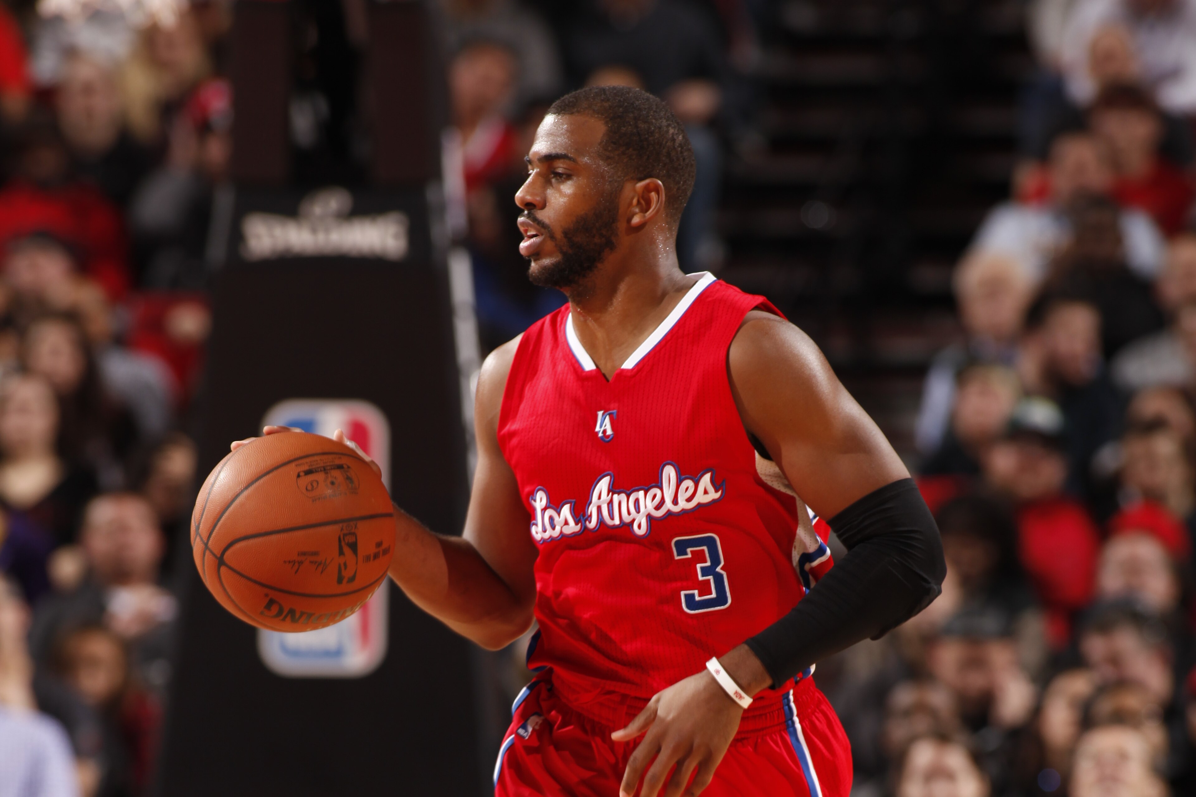 PORTLAND, OR - JANUARY 14:  Chris Paul #3 of the Los Angeles Clippers brings the ball up court against the Portland Trail Blazers on January 14, 2015 at the Moda Center in Portland, Oregon. NOTE TO USER: User expressly acknowledges and agrees that, by dow
