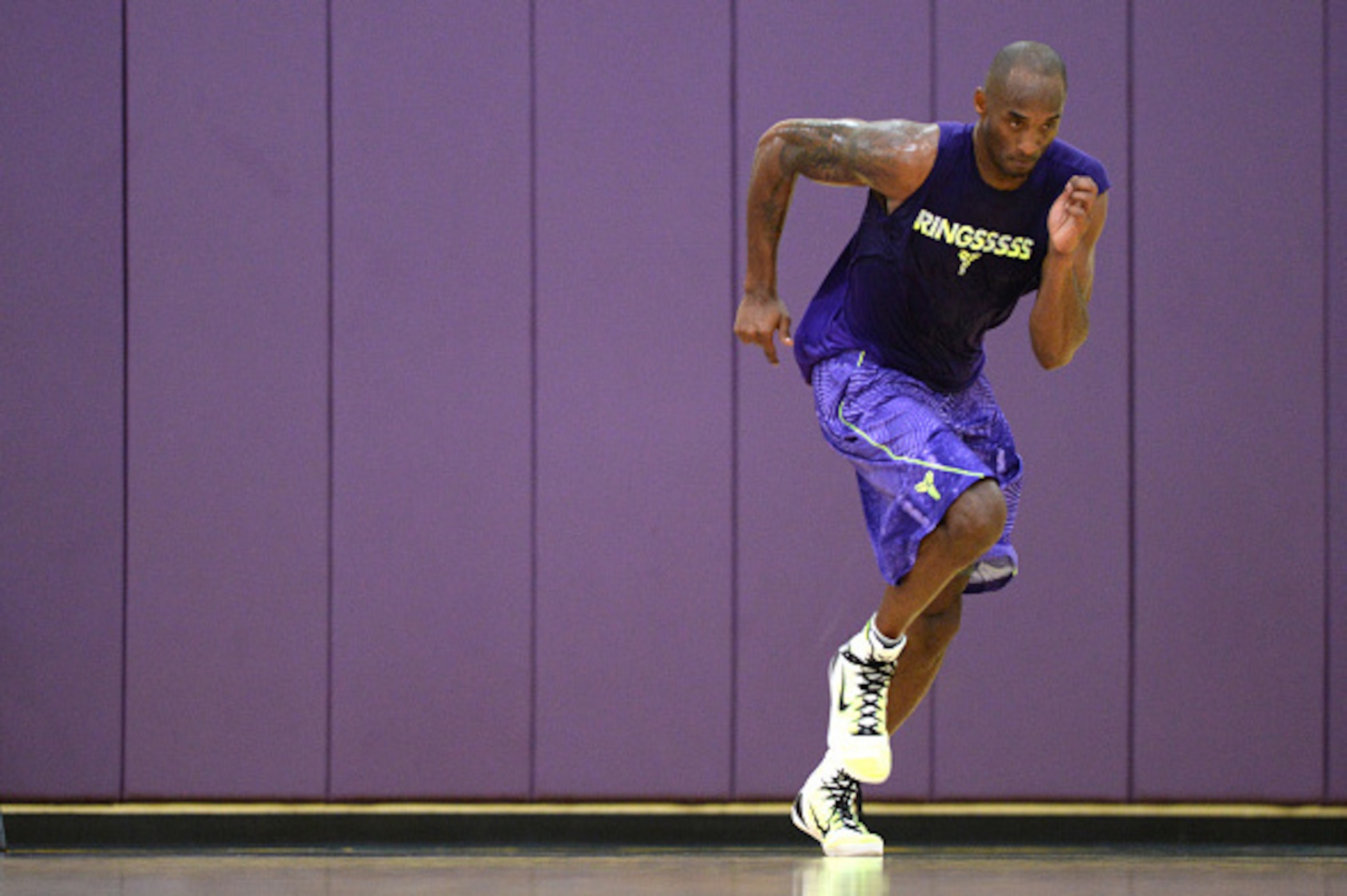 EL SEGUNDO, CA - SEPTEMBER 17, 2014 : Kobe Bryant of the Los Angeles Lakers works out at the Toyota Sports Center in El Segundo, CA on September 17, 2014. NOTE TO USER: User expressly acknowledges and agrees that, by downloading and or using this photog EL SEGUNDO, CA - SEPTEMBER 17, 2014 : Kobe Bryant of the Los Angeles Lakers works out at the Toyota Sports Center in El Segundo, CA on September 17, 2014. NOTE TO USER: User expressly acknowledges and agrees that, by downloading and or using this photog