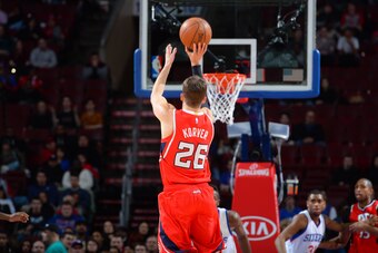 PHILADELPHIA, PA - JANUARY 13: Kyle Korver #26 of the Atlanta Hawks shoots a three pointer against the Philadelphia 76ers at Wells Fargo Center on January 13, 2015 in Philadelphia, Pennsylvania NOTE TO USER: User expressly acknowledges and agrees that, by