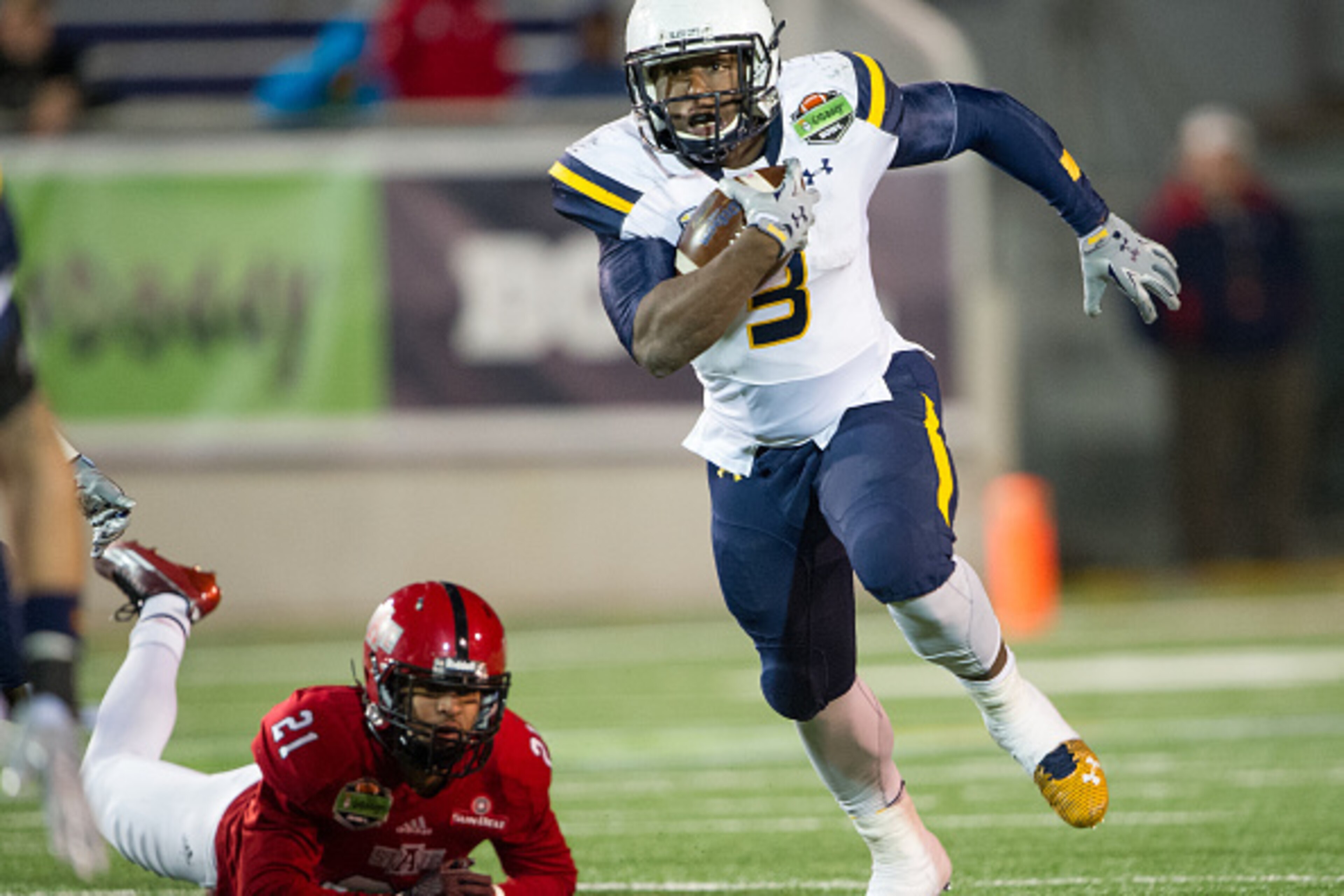 MOBILE, AL - JANUARY 4: Running back Kareem Hunt #3 of the Toledo Rockets runs past defensive back Andrew Tryon #21 of the Arkansas State Red Wolves during on January 4, 2015 at Ladd-Peebles Stadium in Mobile, Alabama. The Toledo Rockets defeated the Arka