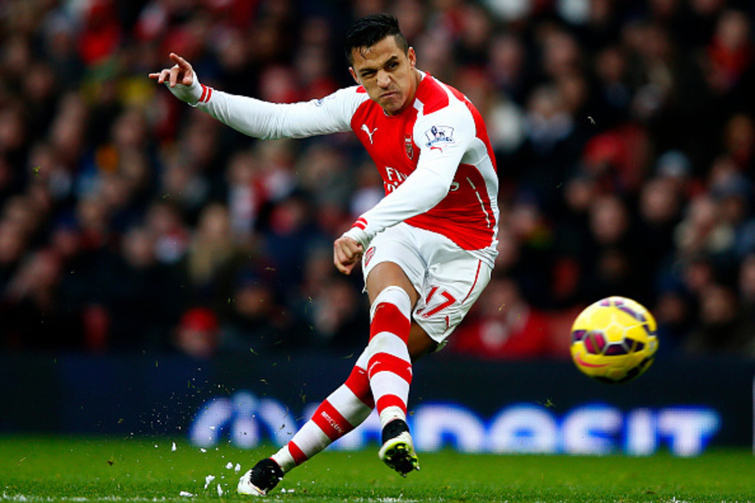LONDON, ENGLAND - JANUARY 11:  Alexis Sanchez of Arsenal scores his team's third goal during the Barclays Premier League match between Arsenal and Stoke City at Emirates Stadium on January 11, 2015 in London, England.  (Photo by Clive Rose/Getty Images)
