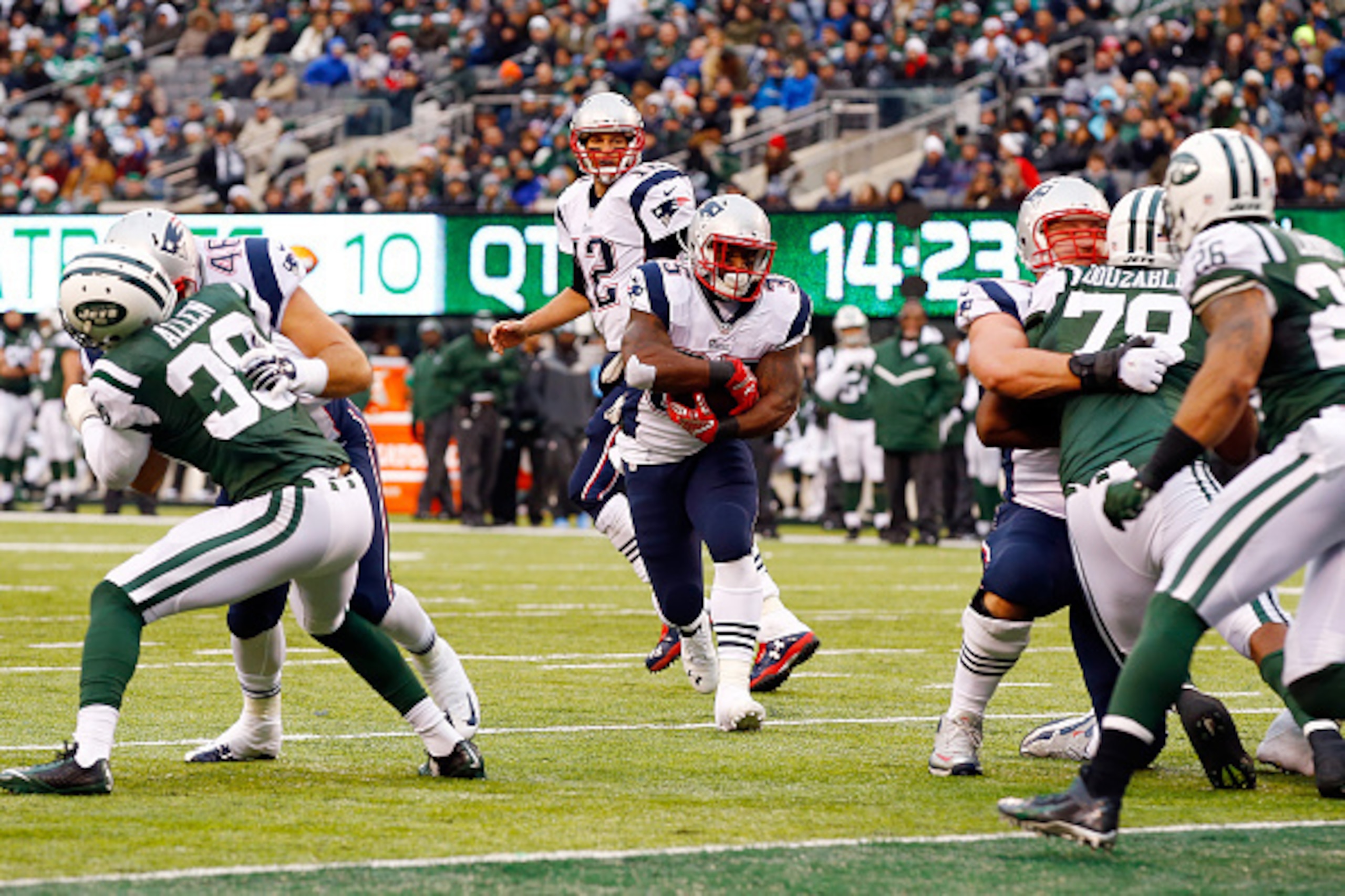 EAST RUTHERFORD, NJ - DECEMBER 21: Running back Jonas Gray #35 of the New England Patriots carries the ball against the New York Jets during a game at MetLife Stadium on December 21, 2014 in East Rutherford, New Jersey.  (Photo by Al Bello/Getty Images)