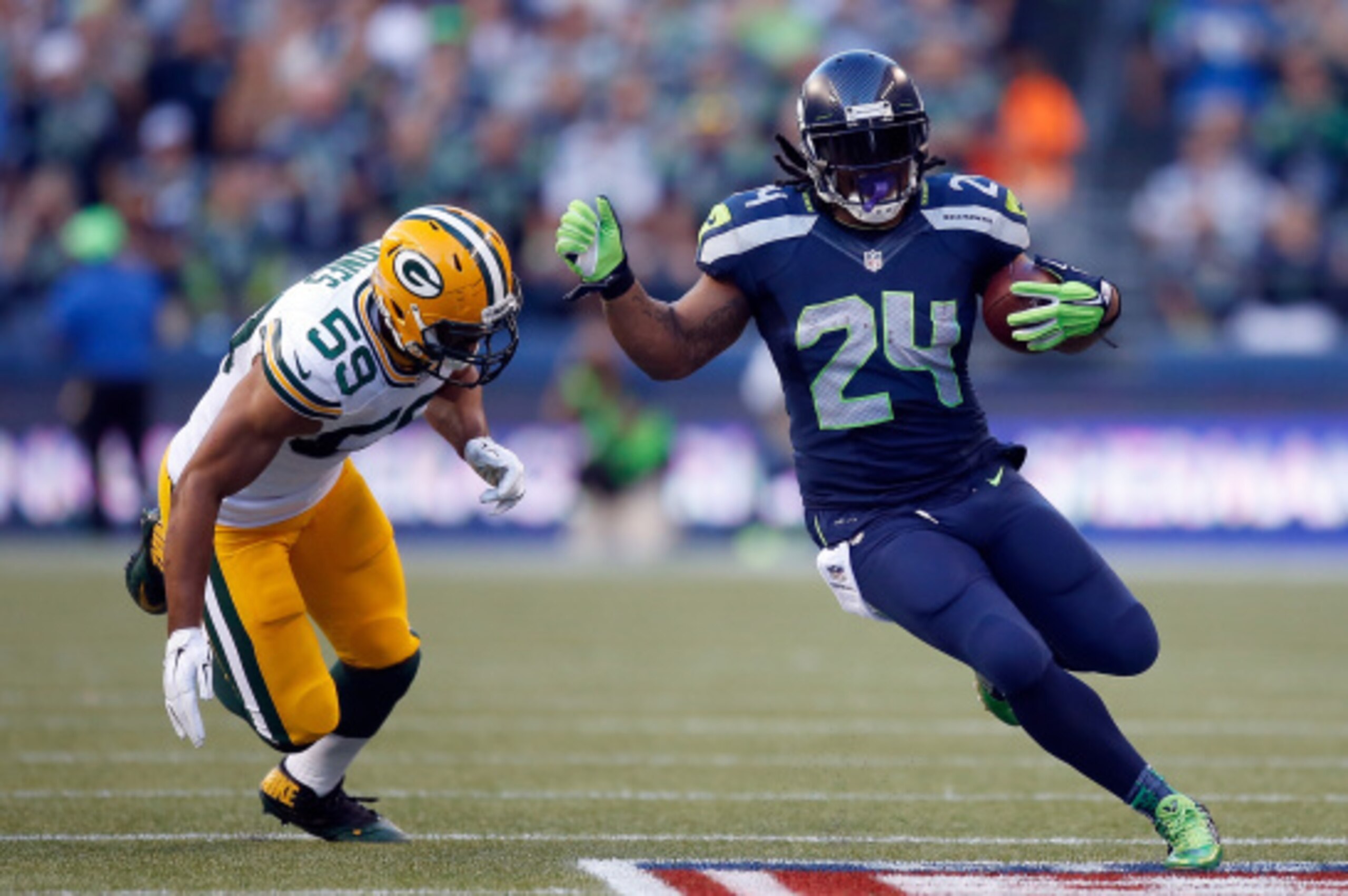 SEATTLE, WA - SEPTEMBER 04: Running back Marshawn Lynch #24 of the Seattle Seahawks runs with the ball as linebacker Brad Jones #59 of the Green Bay Packers tries to catch him during the second quarter of the game at CenturyLink Field on September 4, 2014
