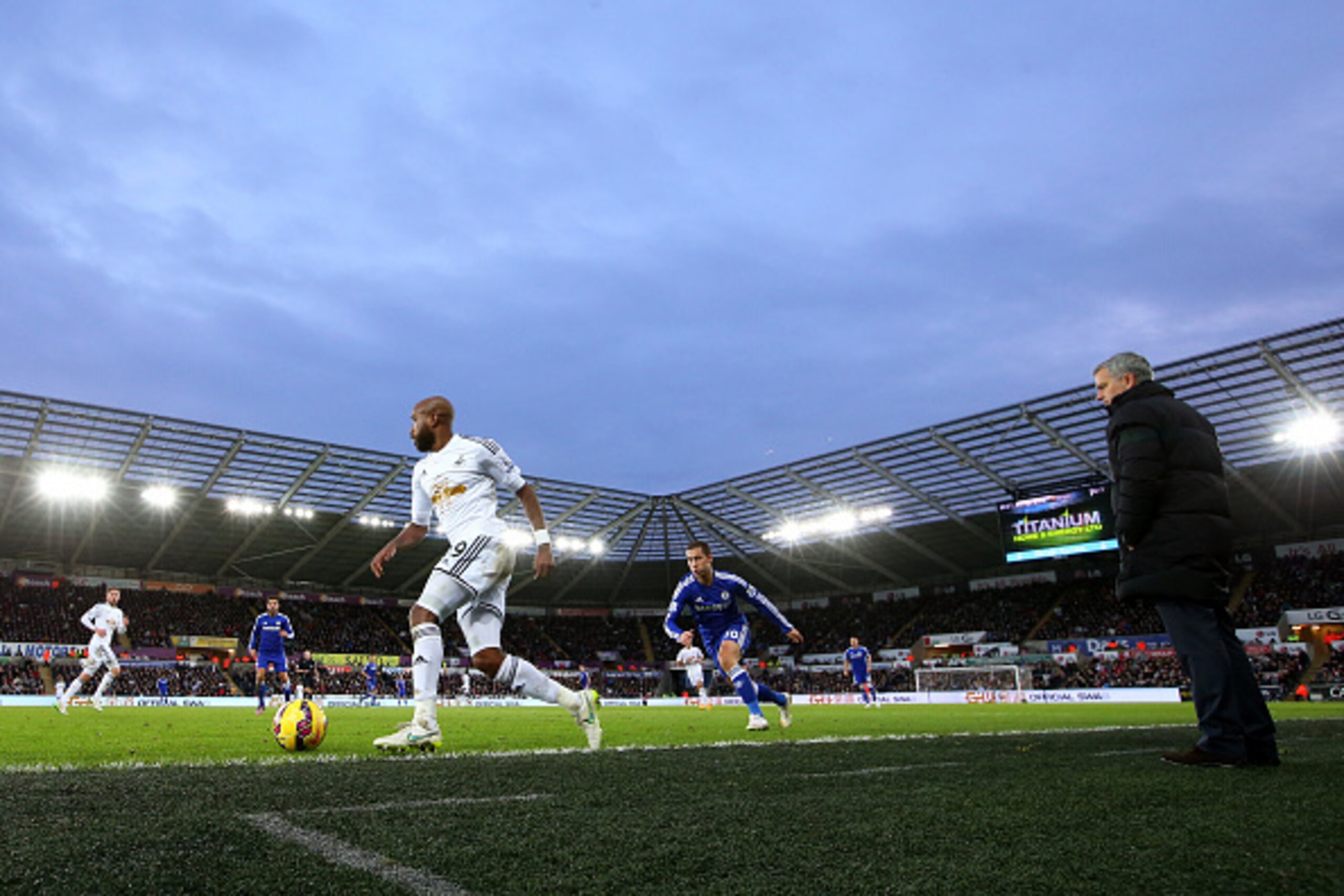 SWANSEA, WALES - JANUARY 17:  Jose Mourinho, manager of Chelsea looks on during the Barclays Premier League match between Swansea City and Chelsea at Liberty Stadium on January 17, 2015 in Swansea, Wales.  (Photo by Richard Heathcote/Getty Images)