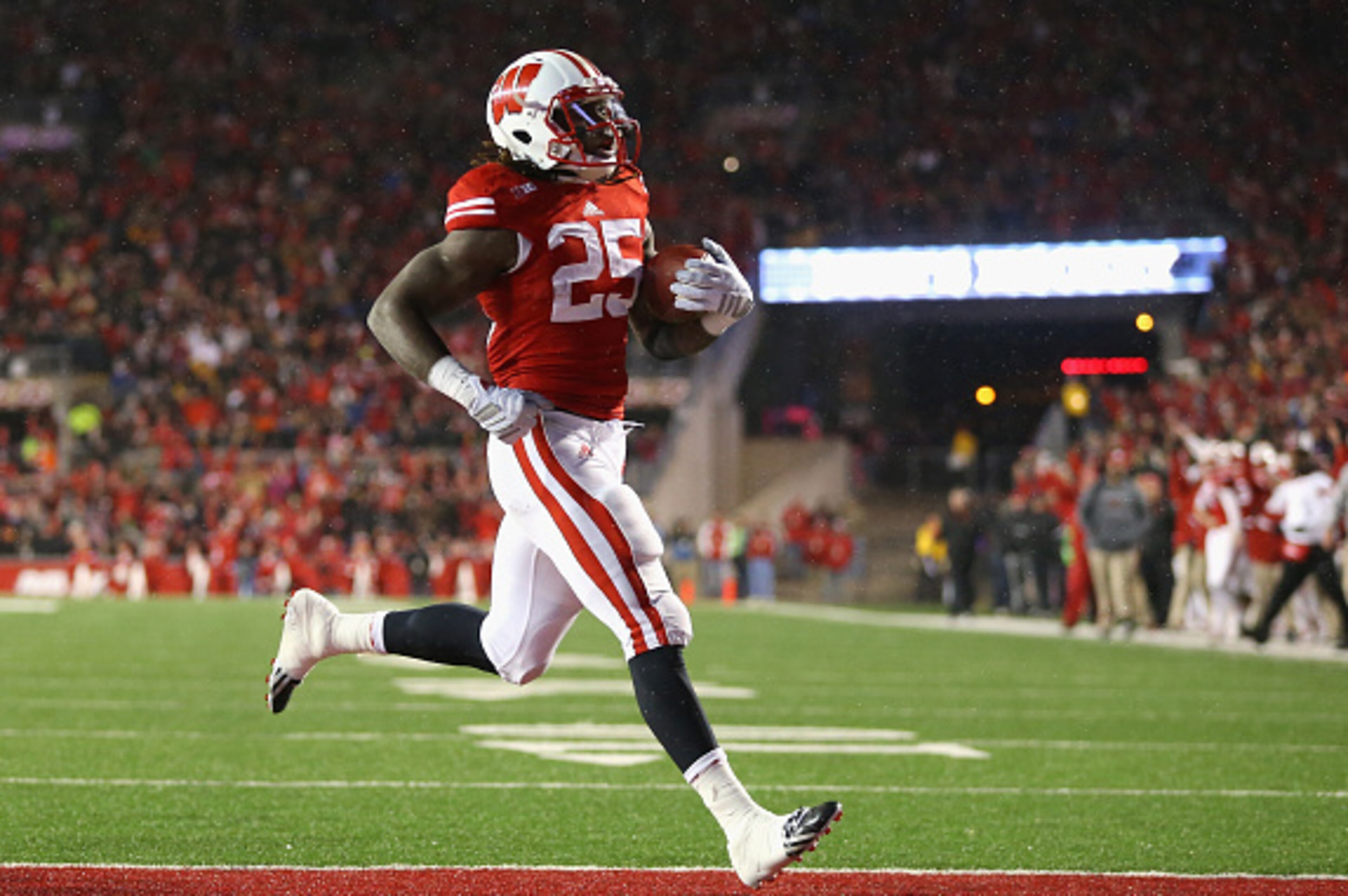 MADISON, WI - NOVEMBER 15: Melvin Gordon #25 of the Wisconsin Badgers runs for a touchdown against the Nebraska Cornhuskers at Camp Randall Stadium on November 15, 2014 in Madison, Wisconsin. (Photo by Ronald Martinez/Getty Images) MADISON, WI - NOVEMBER 15: Melvin Gordon #25 of the Wisconsin Badgers runs for a touchdown against the Nebraska Cornhuskers at Camp Randall Stadium on November 15, 2014 in Madison, Wisconsin. (Photo by Ronald Martinez/Getty Images)