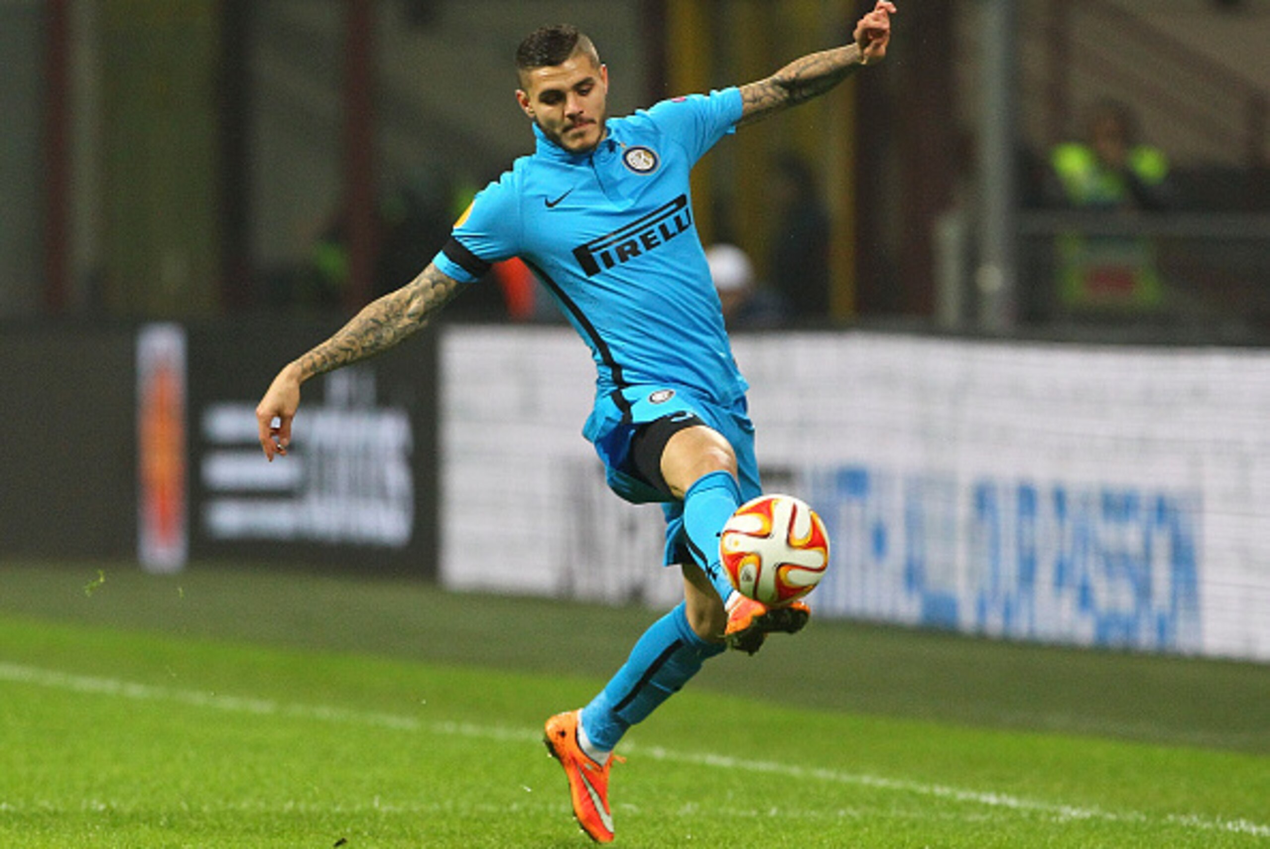 MILAN, ITALY - NOVEMBER 27:  Mauro Emanuel Icardi of FC Internazionale Milano controls the ball during the UEFA Europa League Group F match between FC Internazionale Milano and FC Dnipro Dnipropetrovsk on November 27, 2014 in Milan, Italy.  (Photo by Marc