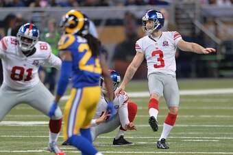 ST. LOUIS, MO - DECEMBER 21:  Josh Brown #3 of the New York Giants kicks a 52-yard field goal in the fourth quarter against the St. Louis Rams at the Edward Jones Dome on December 21, 2014 in St. Louis, Missouri.  (Photo by Michael B. Thomas/Getty Images)