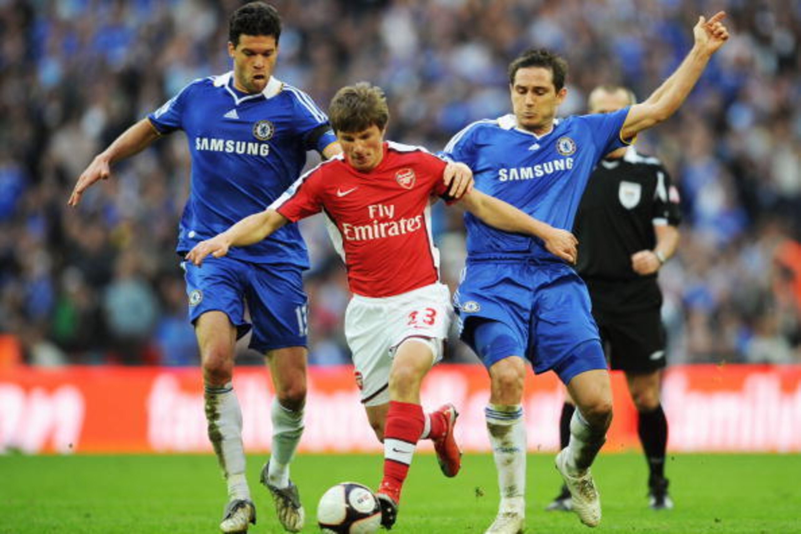 LONDON - APRIL 18:  Andrei Arshavin of Arsenal  takes on Frank Lampard and Michael Ballack of Chelsea during the FA Cup sponsored by E.ON Semi Final match between Arsenal and Chelsea at Wembley Stadium on April 18, 2009 in London, England.  (Photo by Shau