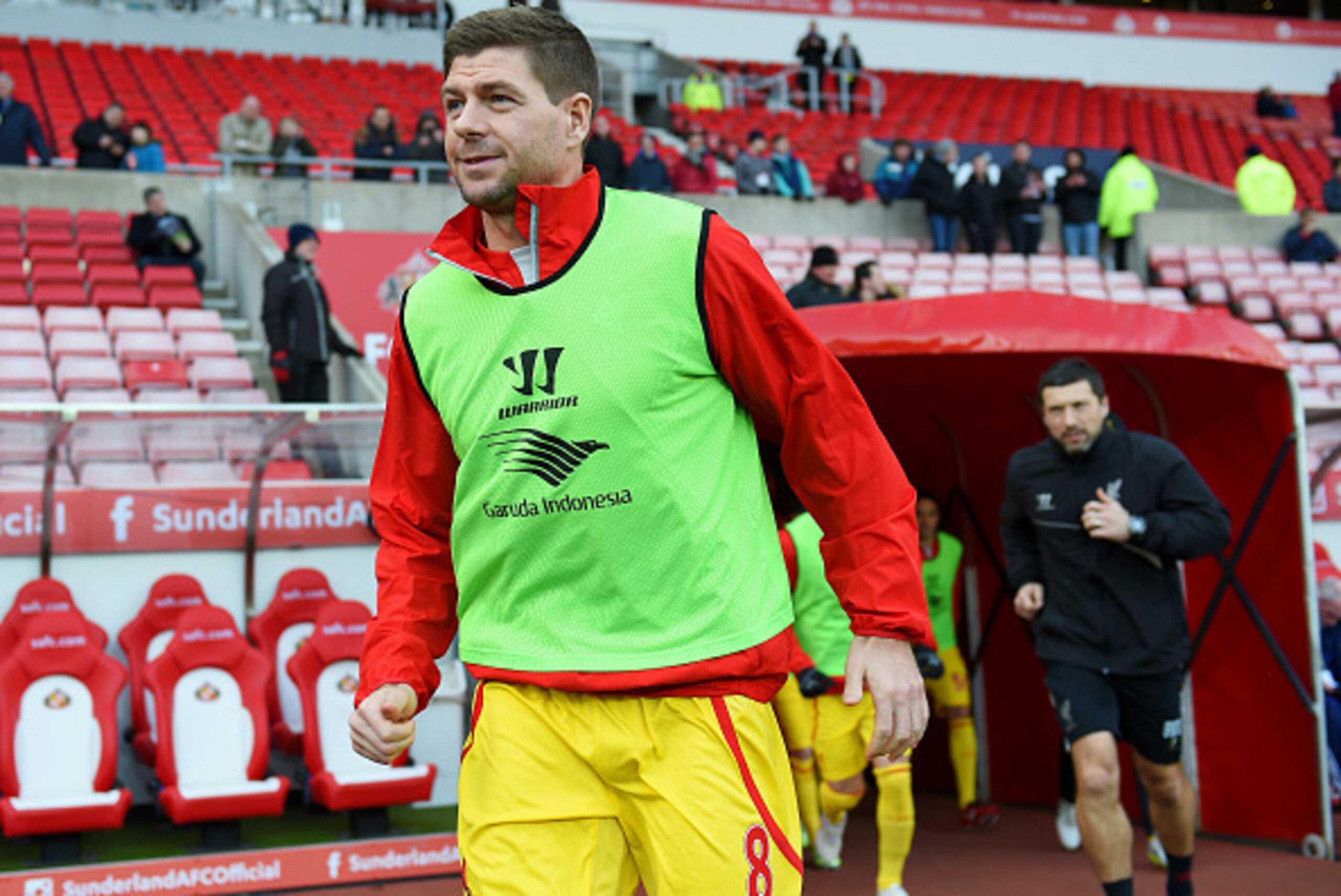 SUNDERLAND, ENGLAND - JANUARY 10:  Steven Gerrard of Liverpool runs out for the warm-up before the Barclays Premier League match between Sunderland and Liverpool at Stadium of Light on January 10, 2015 in Sunderland, England.  (Photo by Michael Regan/Gett