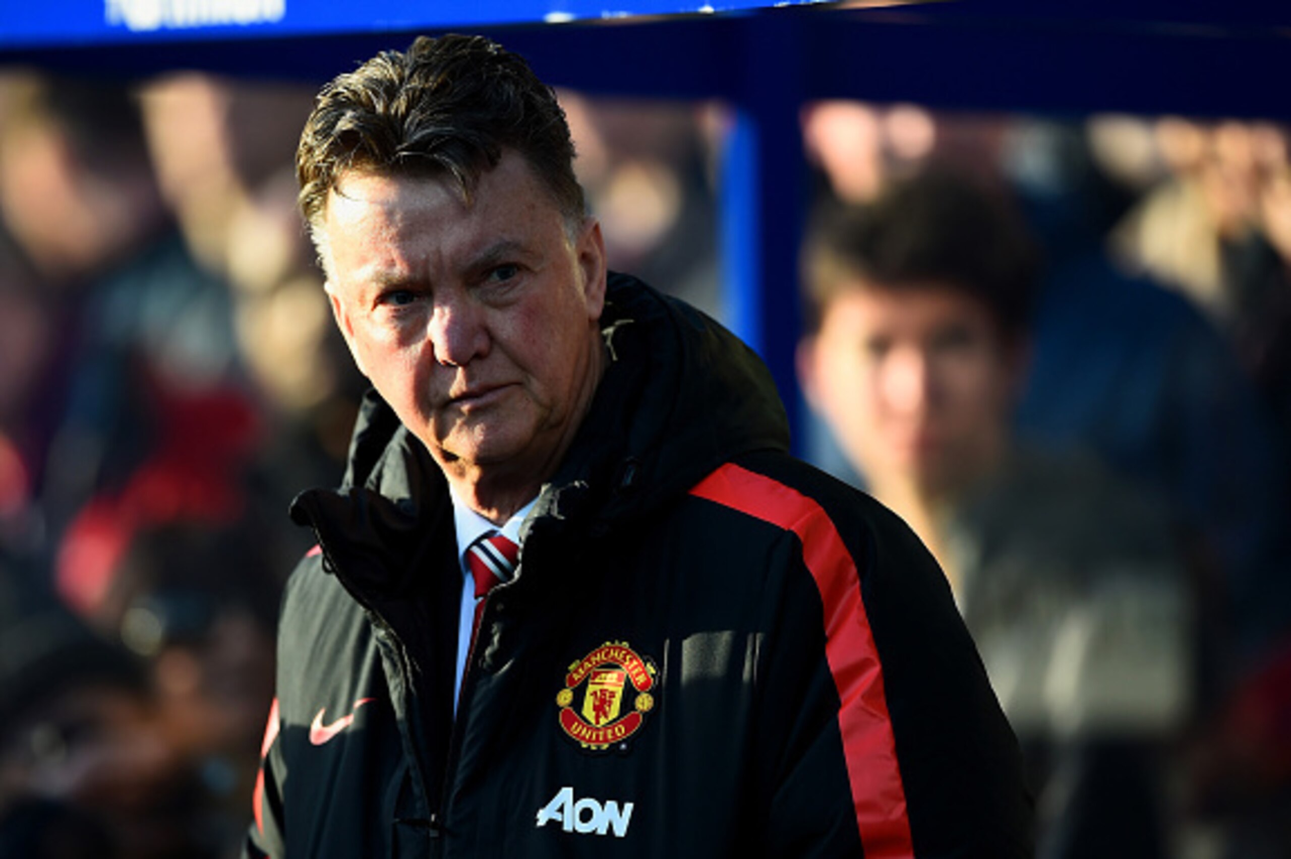 LONDON, ENGLAND - JANUARY 17:  Louis van Gaal, manager of Manchester United looks on before the Barclays Premier League match between Queens Park Rangers and Manchester United at Loftus Road on January 17, 2015 in London, England.  (Photo by Mike Hewitt/G