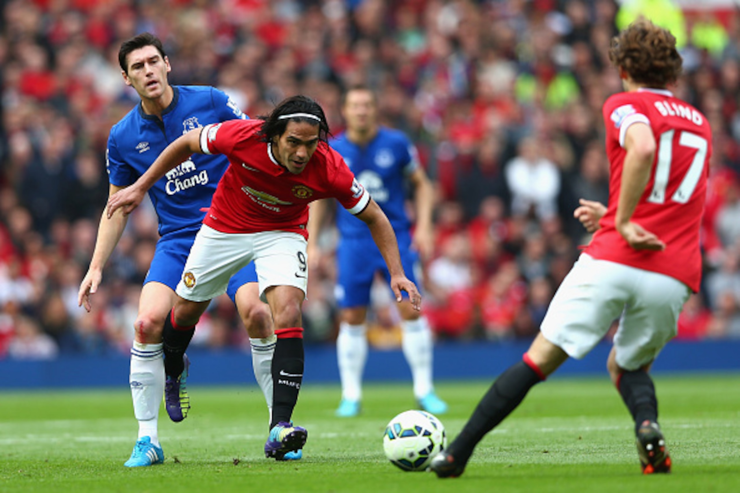 MANCHESTER, ENGLAND - OCTOBER 05:  Gareth Barry of Everton competes with Radamel Falcao (L) and Daley Blind of Manchester United during the Barclays Premier League match between Manchester United and Everton at Old Trafford on October 5, 2014 in Mancheste