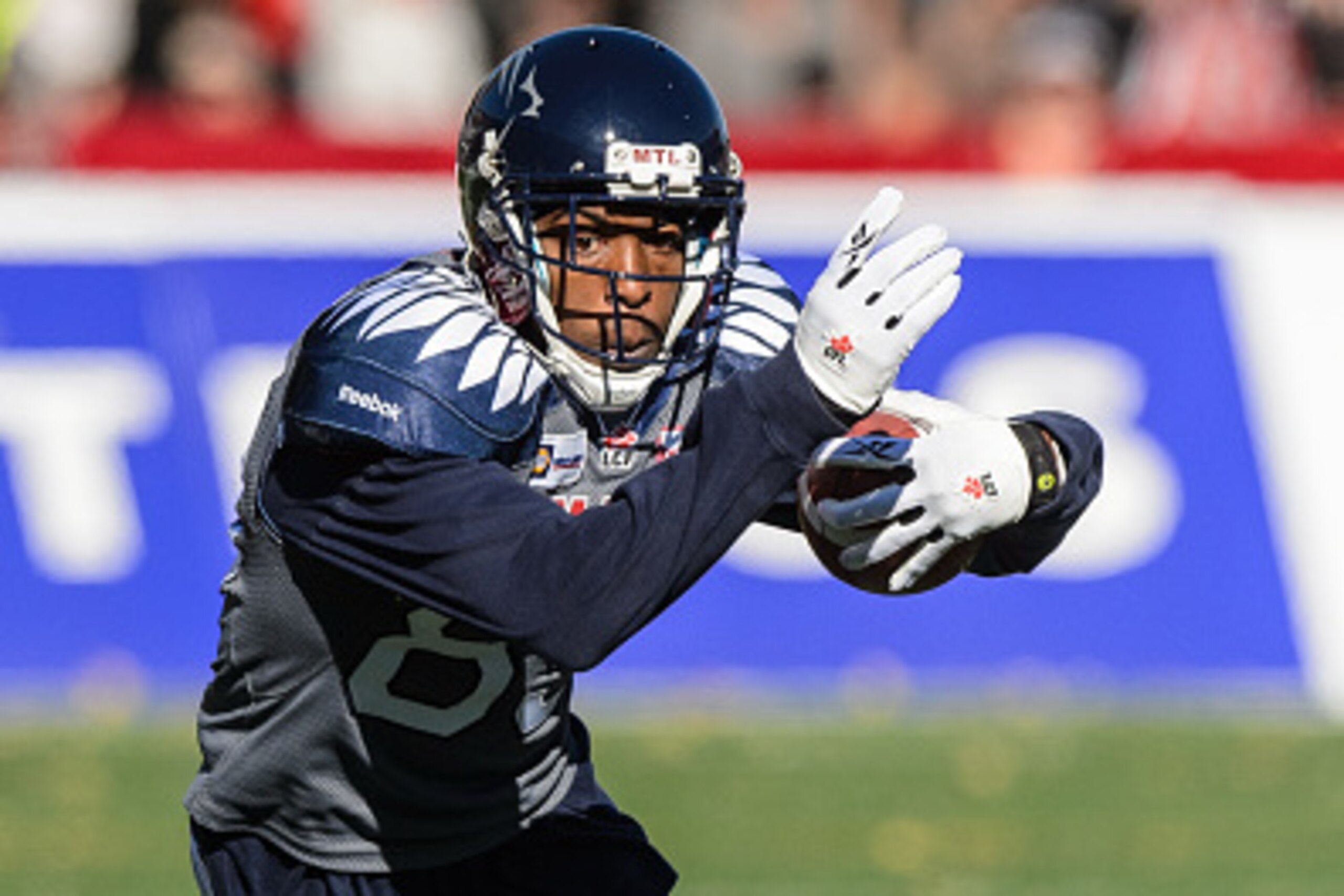 MONTREAL, QC - NOVEMBER 2: Duron Carter #89 of the Montreal Alouettes runs with the ball during the CFL game against the Toronto Argonauts at Percival Molson Stadium on November 2, 2014 in Montreal, Quebec, Canada. The Montreal Alouettes defeated the Toro