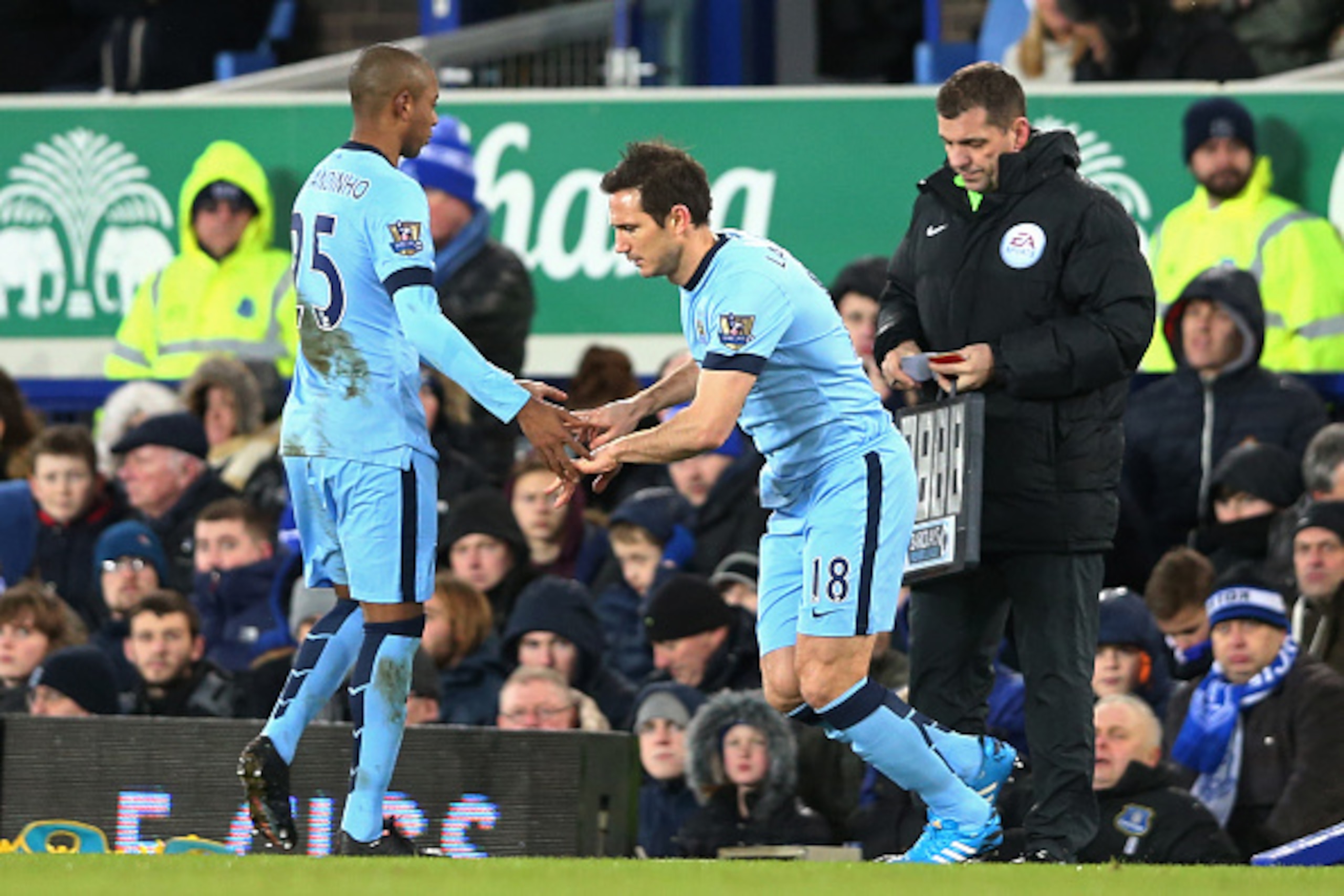 LIVERPOOL, ENGLAND - JANUARY 10:  Frank Lampard of Manchester City comes on as a second half substitute for Fernandinho of Manchester City during the Barclays Premier League match between Everton and Manchester City at Goodison Park on January 10, 2015 in