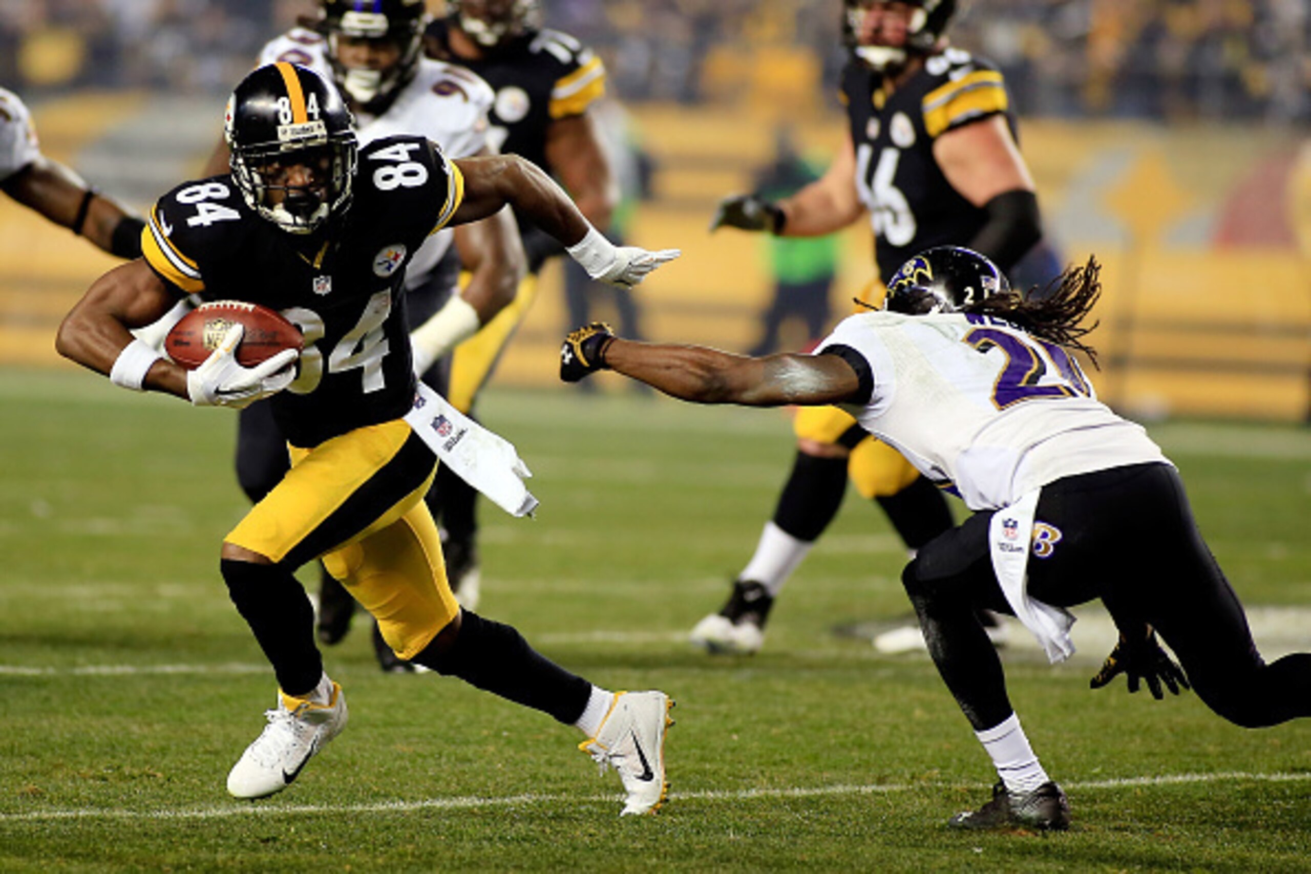 PITTSBURGH, PA - JANUARY 03:  Antonio Brown #84 of the Pittsburgh Steelers avoids a tackle by  Lardarius Webb #21 of the Baltimore Ravens during their AFC Wild Card game at Heinz Field on January 3, 2015 in Pittsburgh, Pennsylvania.  (Photo by Justin K. A