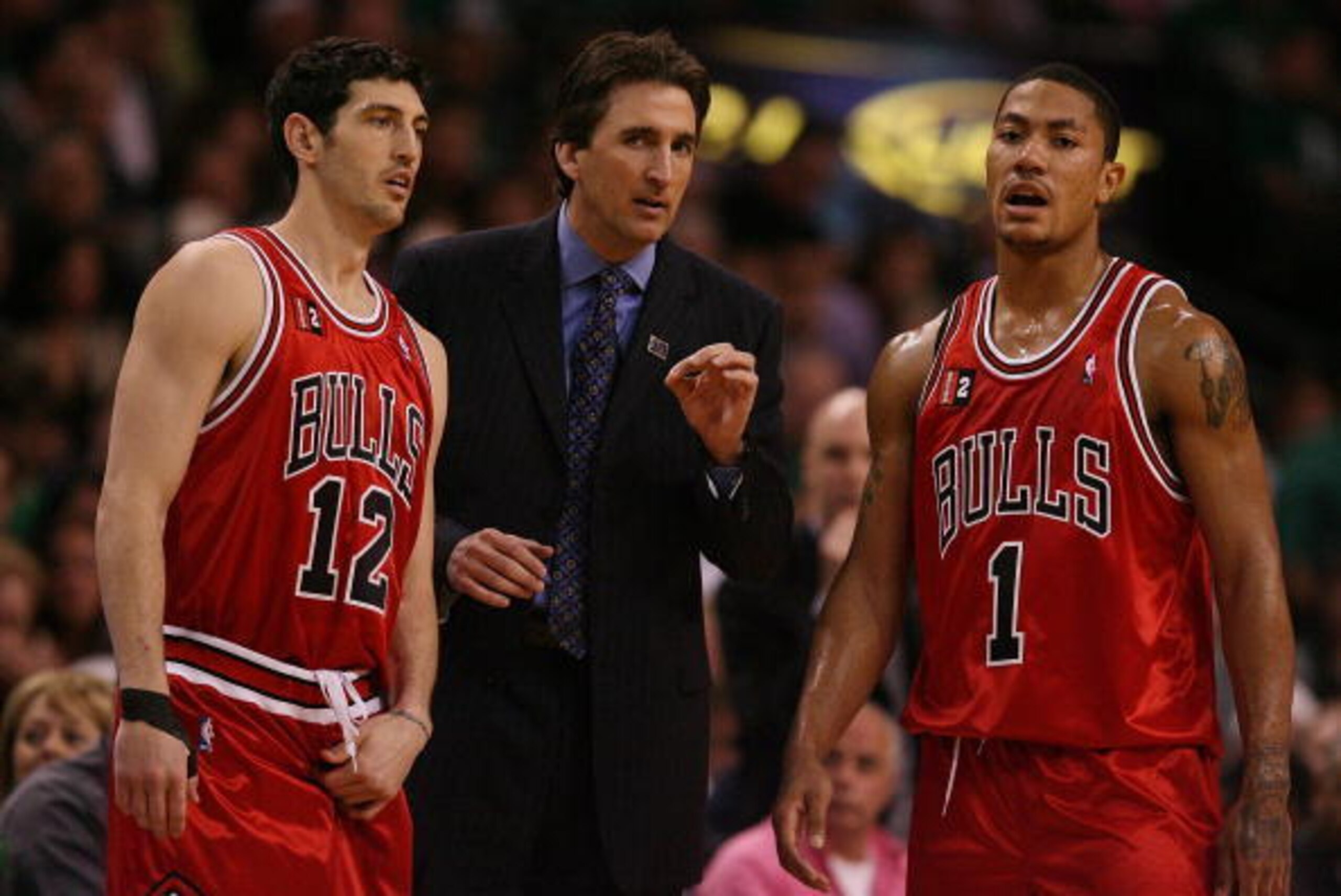 BOSTON - MAY 02: Head coach Vinny Del Negro of the Chicago Bulls talks with Derrick Rose #1 and Kirck Hinrich #12 in the second half against the Boston Celtics in Game Seven of the Eastern Conference Quarterfinals during the 2009 NBA Playoffs at TD Bankn BOSTON - MAY 02: Head coach Vinny Del Negro of the Chicago Bulls talks with Derrick Rose #1 and Kirck Hinrich #12 in the second half against the Boston Celtics in Game Seven of the Eastern Conference Quarterfinals during the 2009 NBA Playoffs at TD Bankn