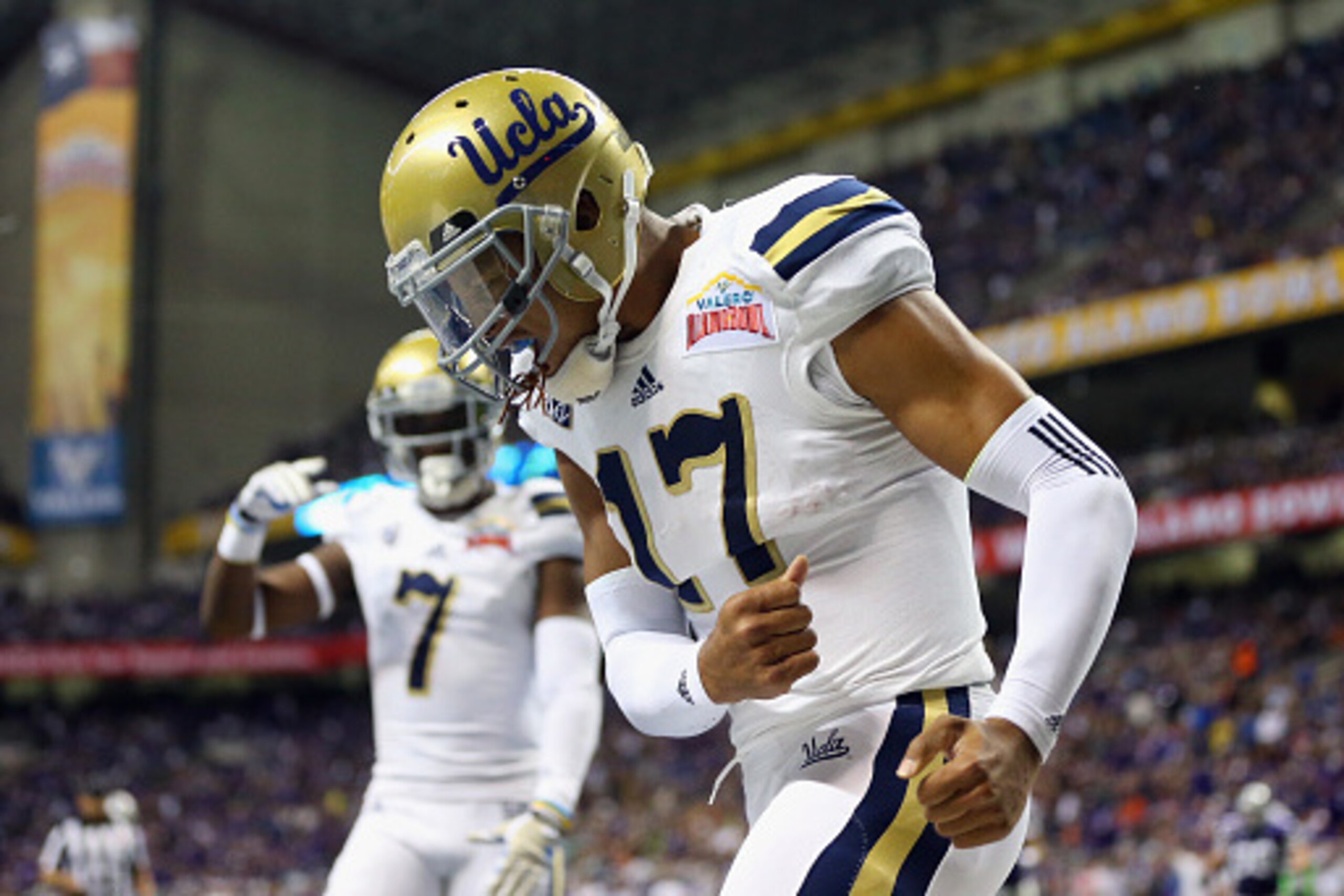 SAN ANTONIO, TX - JANUARY 02:  Brett Hundley #17 of the UCLA Bruins celebrates his touchdown against the Kansas State Wildcats in the first quarter during the Valero Alamo Bowl at Alamodome on January 2, 2015 in San Antonio, Texas.  (Photo by Ronald Marti