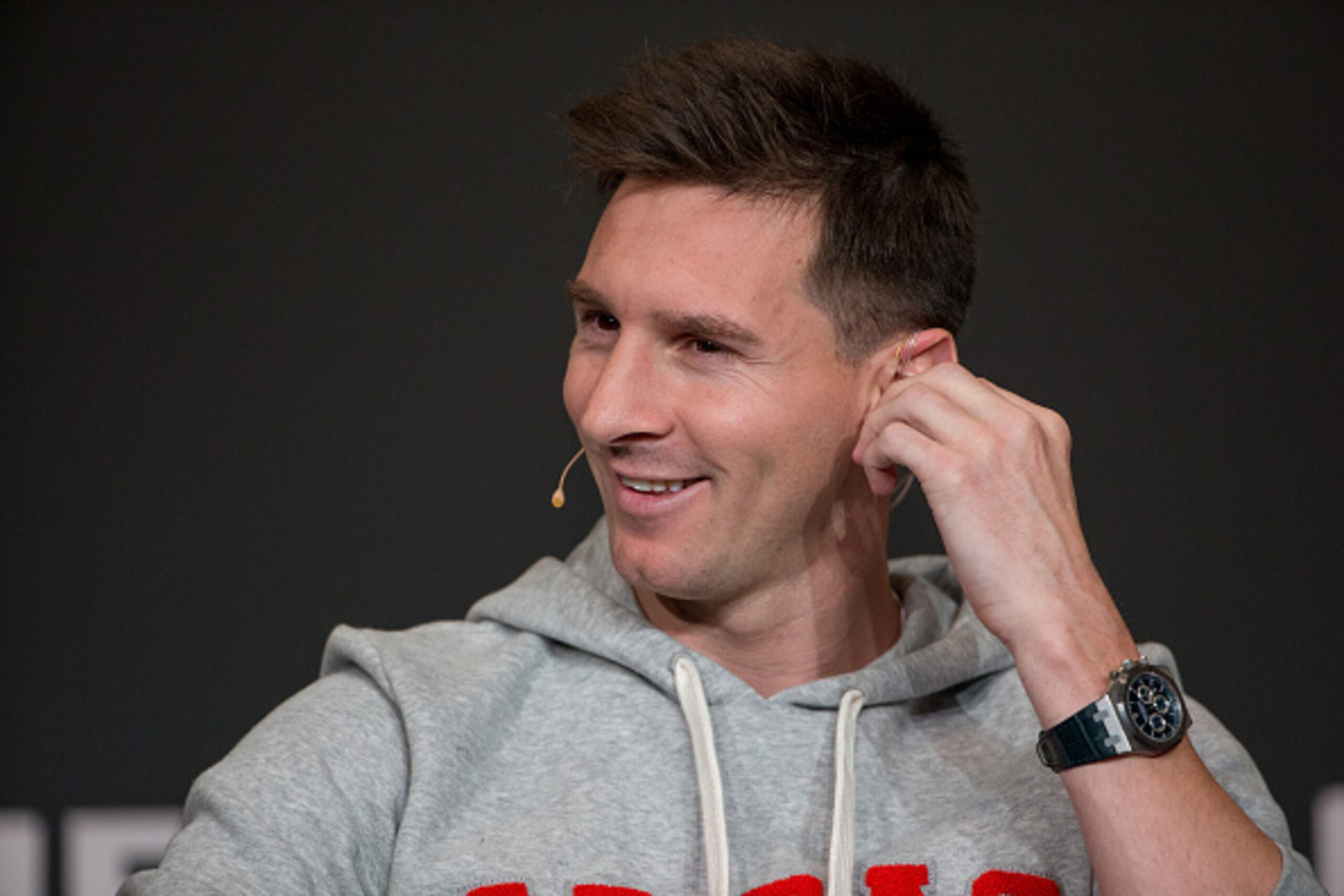 ZURICH, SWITZERLAND - JANUARY 12: FIFA Ballon d'Or nominee Lionel Messi of Argentina and FC Barcelona attends a press conference prior to the FIFA Ballon d'Or Gala 2014 at the Kongresshaus on January 12, 2015 in Zurich, Switzerland. (Photo by Philipp Schm