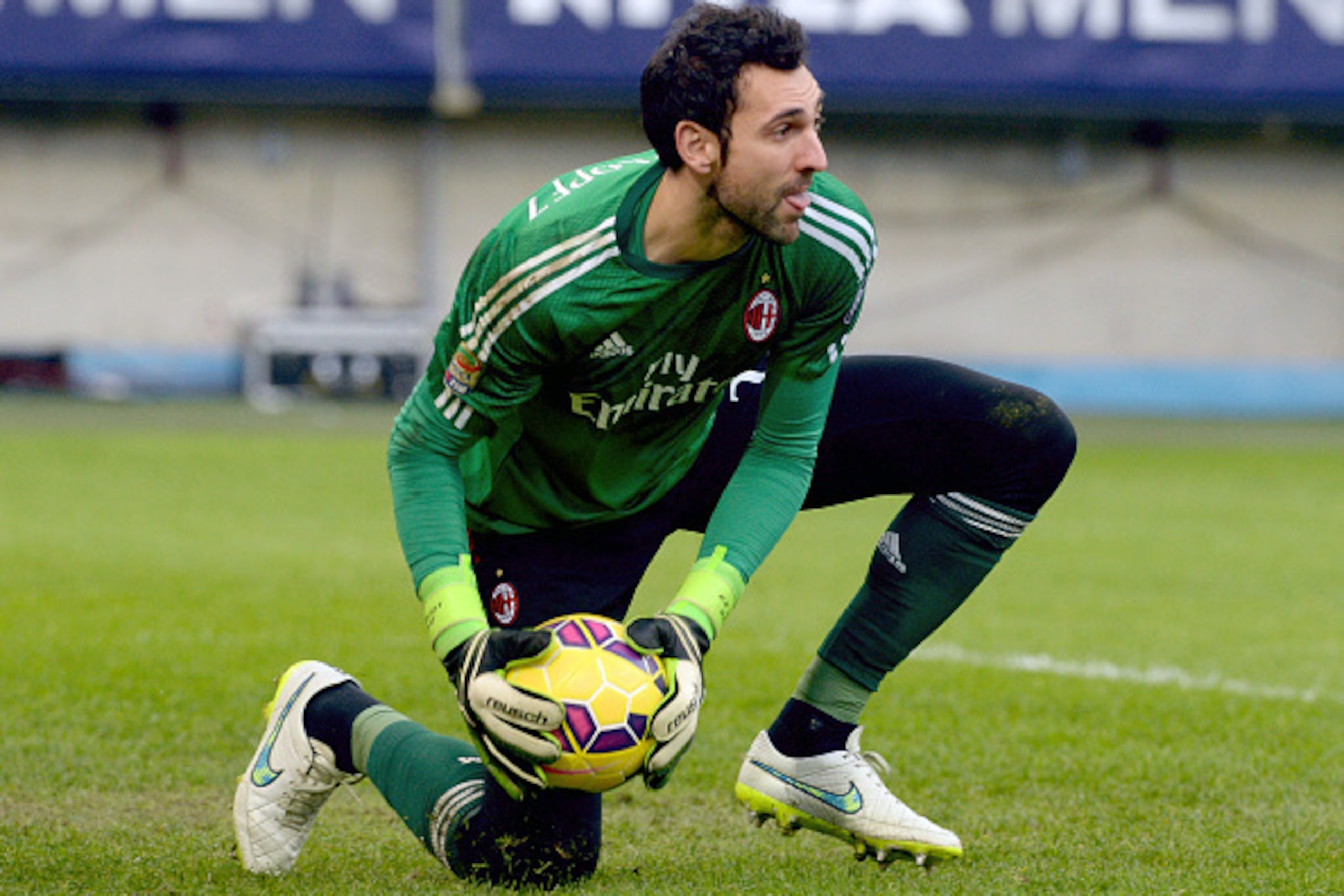 MILAN, ITALY - JANUARY 18:  Goalkeeper of AC Milan Diego Lopez during the Serie A match between AC Milan and Atalanta BC at Stadio Giuseppe Meazza on January 18, 2015 in Milan, Italy.  (Photo by Pier Marco Tacca/Getty Images)