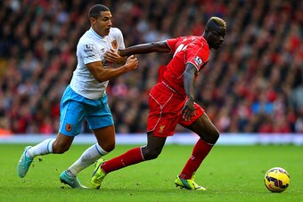 LIVERPOOL, ENGLAND - OCTOBER 25:  Mario Balotelli of Liverpool battles for the ball with Curtis Davies of Hull City during the Barclays Premier League match between Liverpool and Hull City at Anfield on October 25, 2014 in Liverpool, England.  (Photo by A