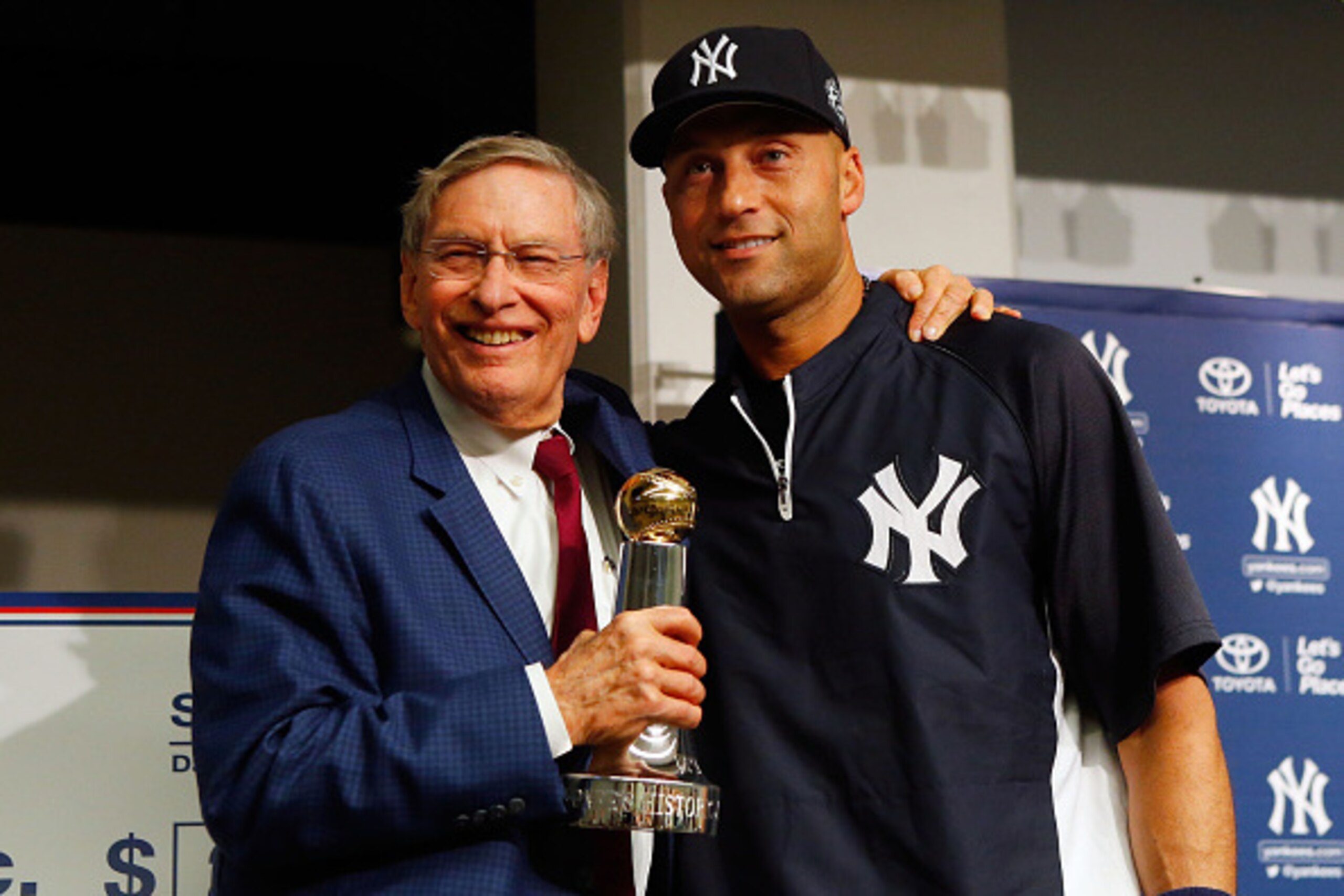 NEW YORK, NY - SEPTEMBER 23:  MLB Commissioner Bud Selig presents the Commissioner's Historic Achievement Award to Derek Jeter #2 of the New York Yankees before a game against the Baltimore Orioles at Yankee Stadium on September 23, 2014 in the Bronx boro