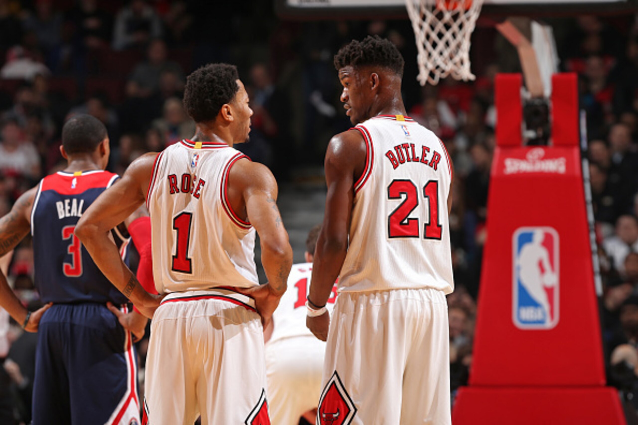 CHICAGO, IL - JANUARY 14:  Derrick Rose #1 and Jimmy Butler #21 of the Chicago Bulls during the game against the Washington Wizards on January 14, 2015 at the United Center in Chicago, Illinois. NOTE TO USER: User expressly acknowledges and agrees that, b