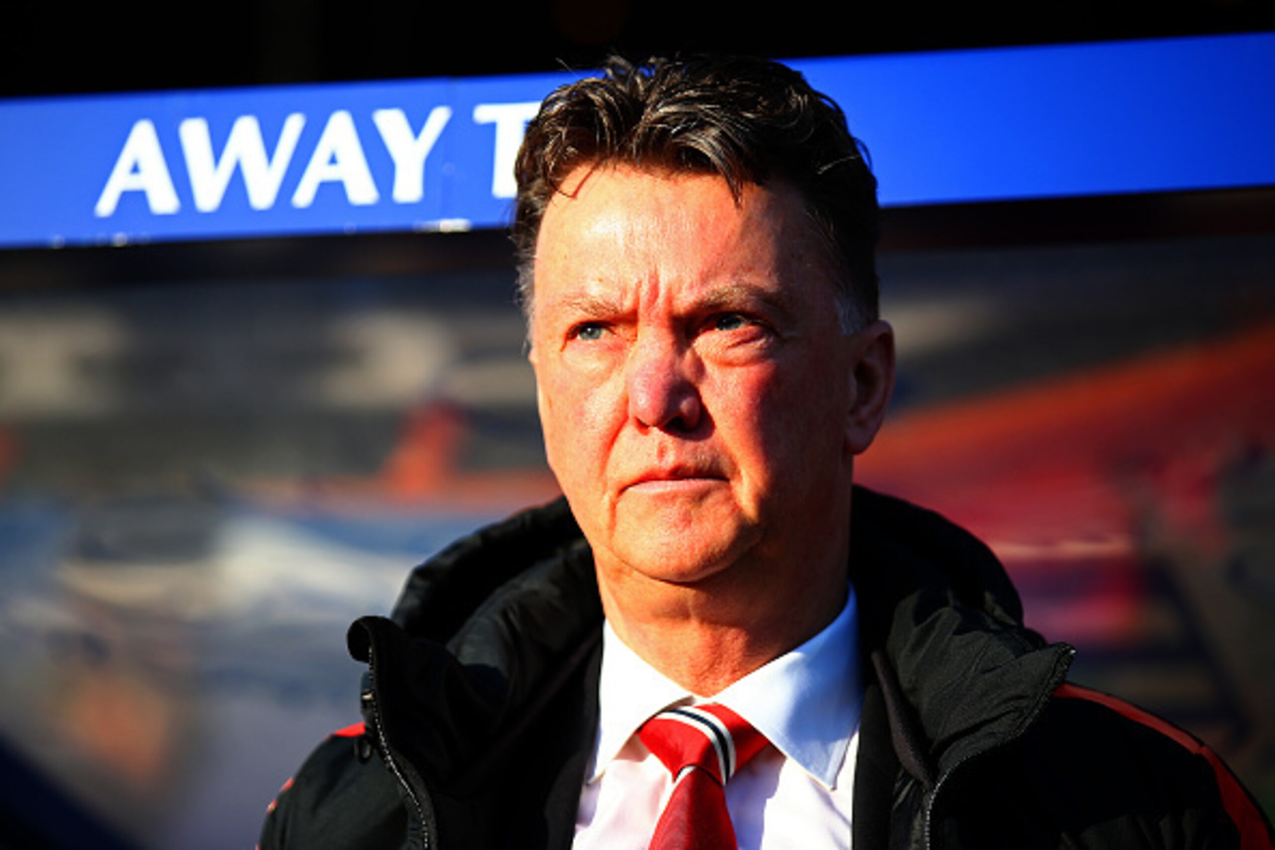 LONDON, ENGLAND - JANUARY 17:  Louis van Gaal, manager of Manchester United looks on before the Barclays Premier League match between Queens Park Rangers and Manchester United at Loftus Road on January 17, 2015 in London, England.  (Photo by Mark Thompson