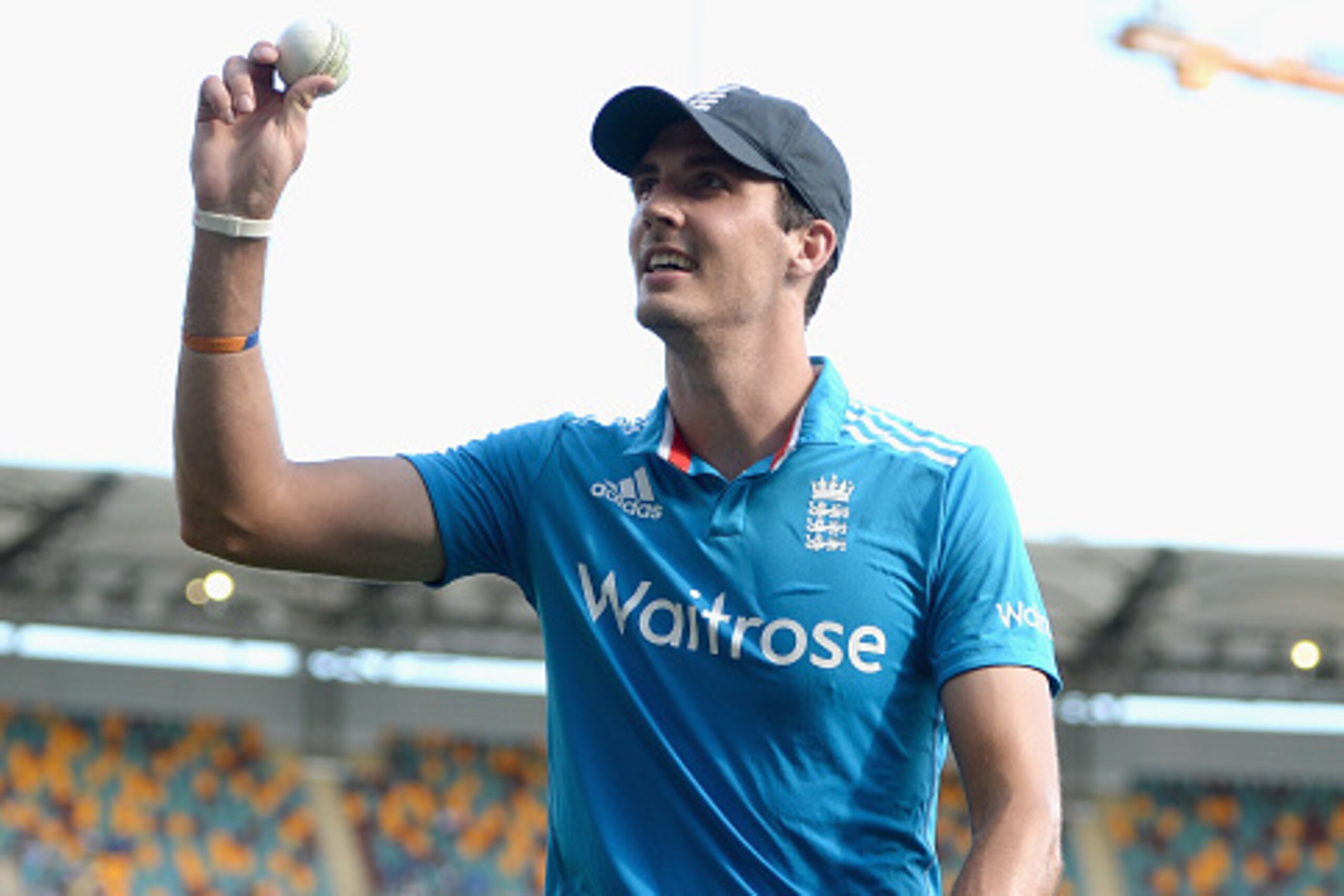BRISBANE, AUSTRALIA - JANUARY 20: Steven Finn of England salutes the crowd as he leaves the field after taking 5 wickets during the One Day International match between England and India at The Gabba on January 20, 2015 in Brisbane, Australia. (Photo by BRISBANE, AUSTRALIA - JANUARY 20: Steven Finn of England salutes the crowd as he leaves the field after taking 5 wickets during the One Day International match between England and India at The Gabba on January 20, 2015 in Brisbane, Australia. (Photo by