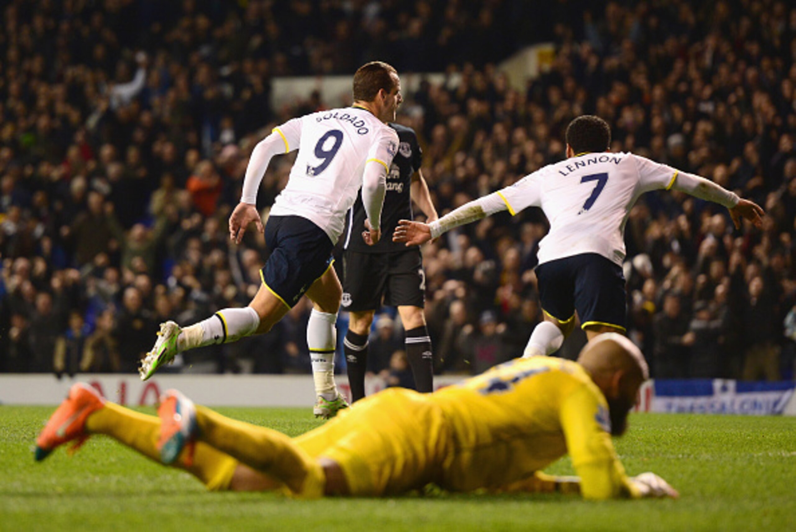 LONDON, ENGLAND - NOVEMBER 30:  Roberto Soldado of Spurs turns to celebrate scoring the second goal with Aaron Lennon of Spurs as Tim Howard of Everton lies on the pitch during the Barclays Premier League match between Tottenham Hotspur and Everton at Whi