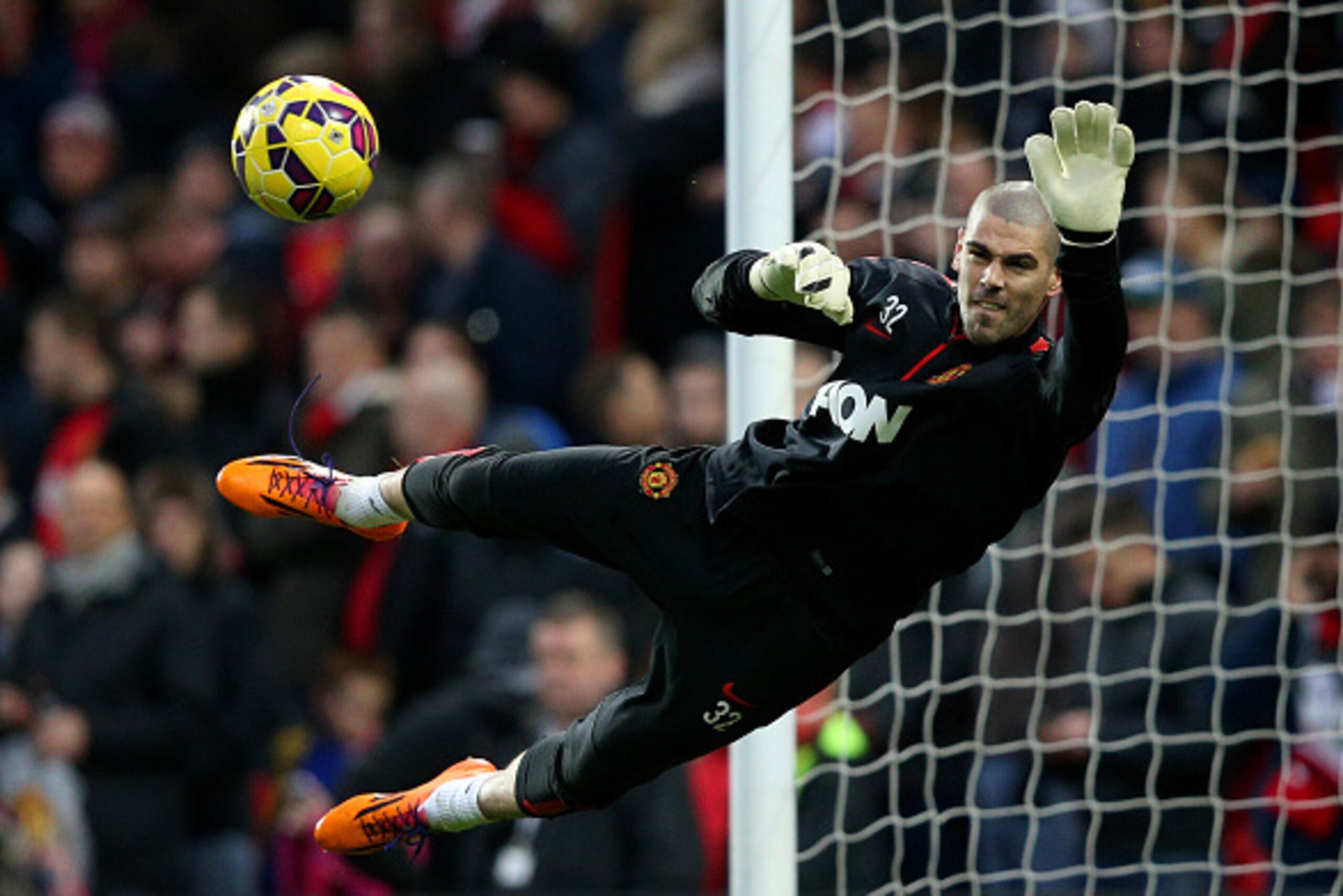 MANCHESTER, ENGLAND - JANUARY 11:  Victor Valdes of Manchester United takes part in the warm-up before the Barclays Premier League match between Manchester United and Southampton at Old Trafford on January 11, 2015 in Manchester, England.  (Photo by Clive