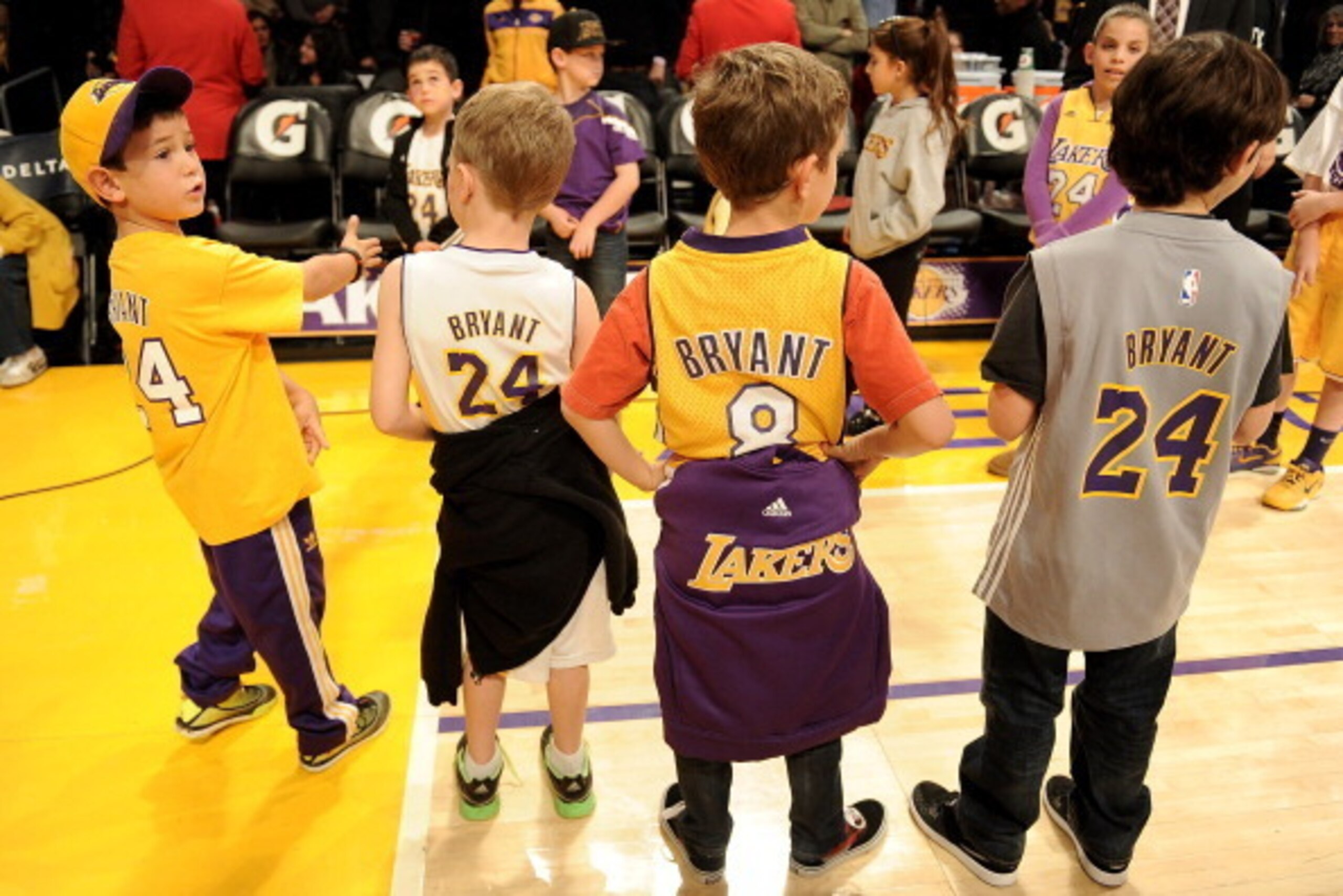 LOS ANGELES, CA - DECEMBER 08:  Kobe Bryant #24 of the Los Angeles Lakers fans wait for his return to the lineup for his first game of the season against the Toronto Raptors at Staples Center on December 8, 2013 in Los Angeles, California.  NOTE TO USER: 