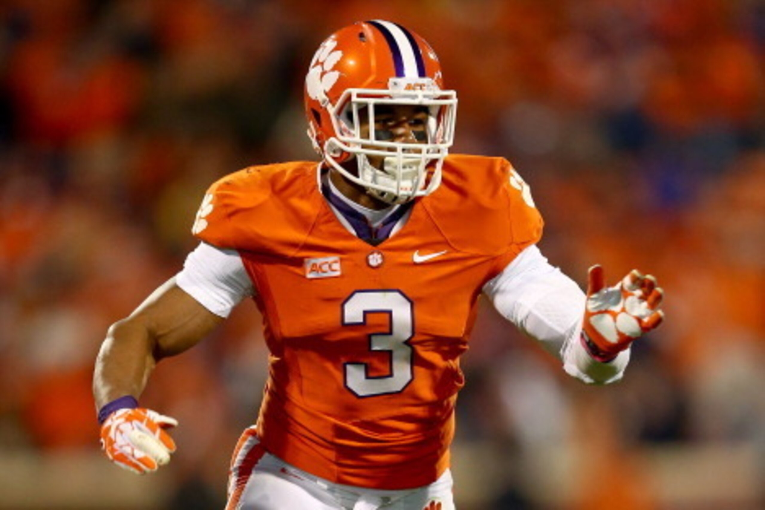 CLEMSON, SC - NOVEMBER 14:  Vic Beasley #3 of the Clemson Tigers during their game at Clemson Memorial Stadium on November 14, 2013 in Clemson, South Carolina.  (Photo by Streeter Lecka/Getty Images)