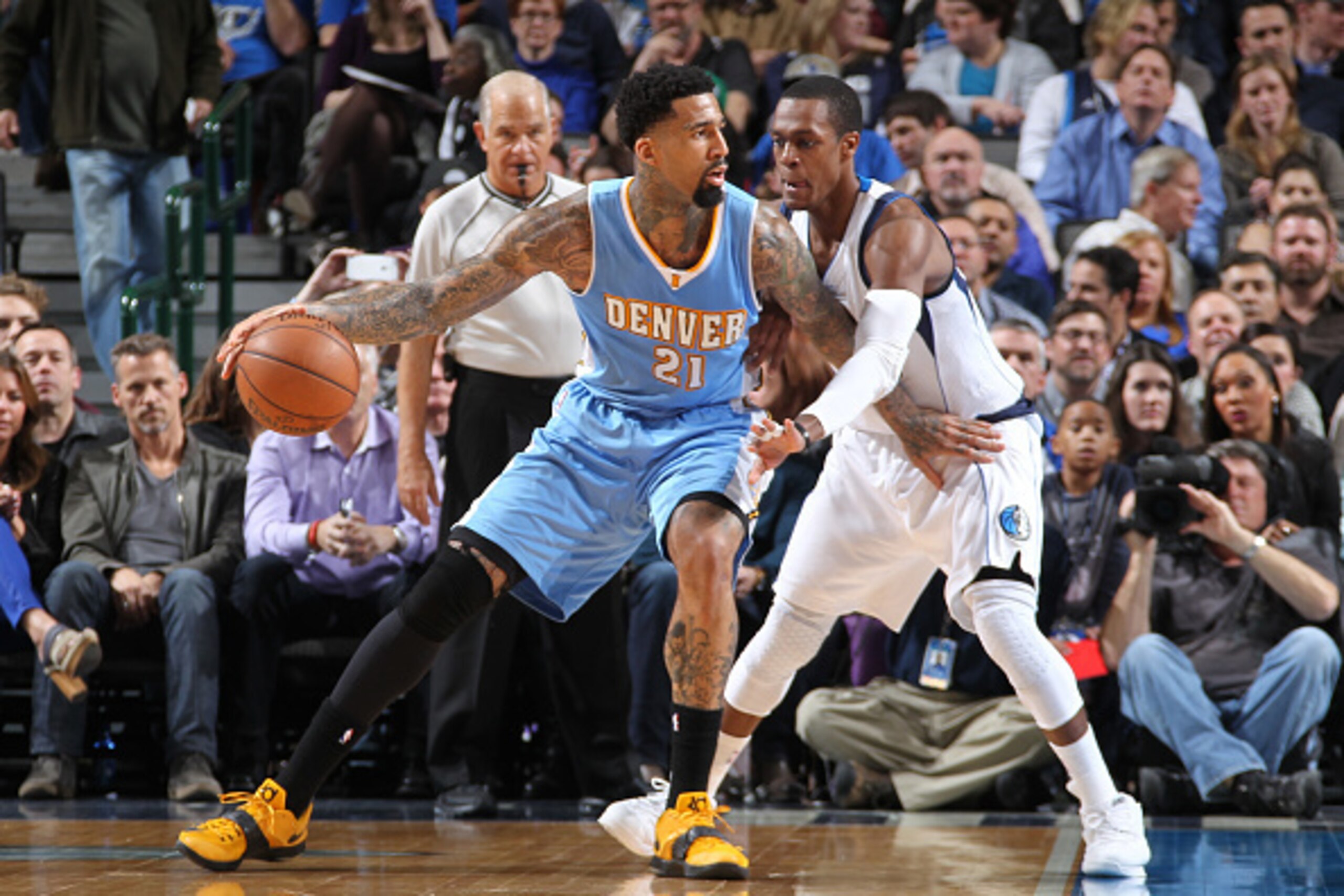 DALLAS, TX - JANUARY 16: Wilson Chandler #21 of the Denver Nuggets posts up against Rajon Rondo #9 of the Dallas Mavericks on January 16, 2015 at the American Airlines Center in Dallas, Texas. NOTE TO USER: User expressly acknowledges and agrees that, by 