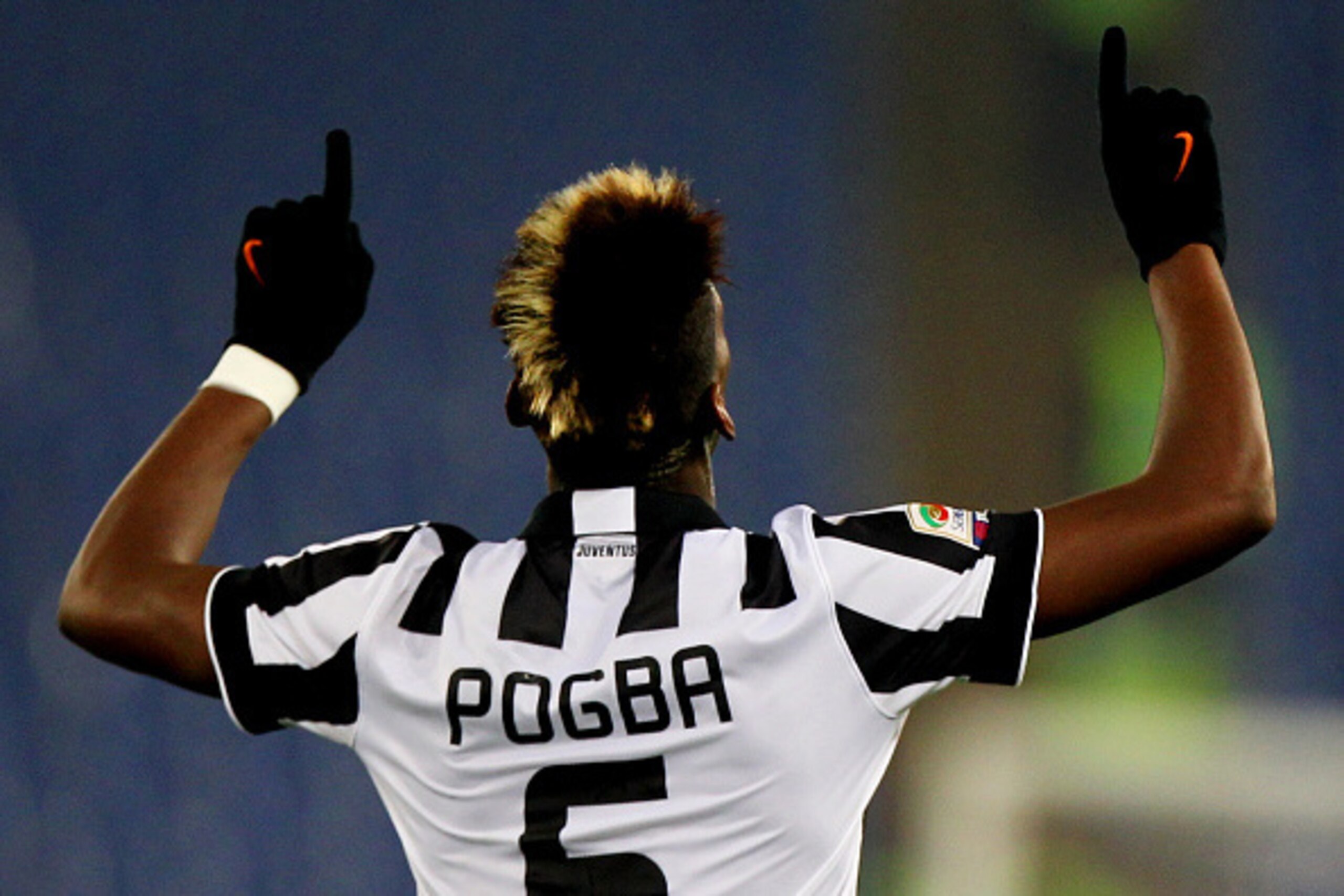 ROME, ITALY - NOVEMBER 22:  Paul Pogba of Juventus FC celebrates after scoring the opening goal during the Serie A match between SS Lazio and Juventus FC at Stadio Olimpico on November 22, 2014 in Rome, Italy.  (Photo by Paolo Bruno/Getty Images)