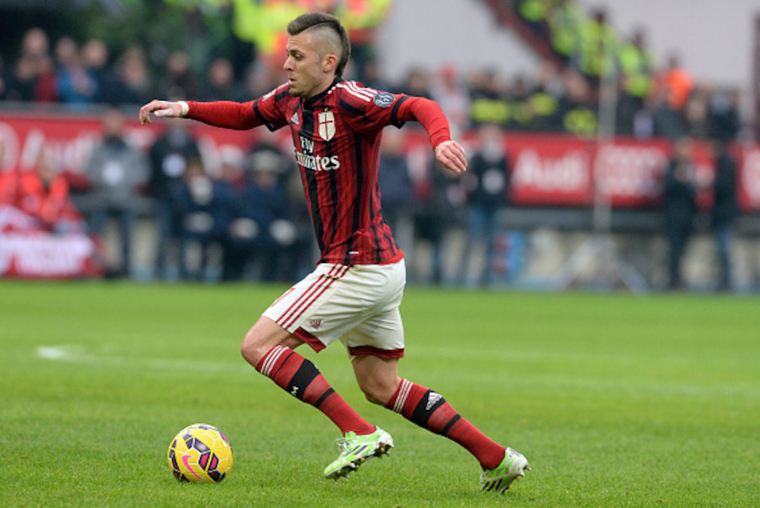 MILAN, ITALY - JANUARY 18:  Jeremy Menez of AC Milan in action during the Serie A match between AC Milan and Atalanta BC at Stadio Giuseppe Meazza on January 18, 2015 in Milan, Italy.  (Photo by Pier Marco Tacca/Getty Images)